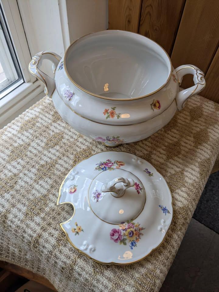 German Made Ilmenau Vintage Porcelain Soup Tureen - photo 3