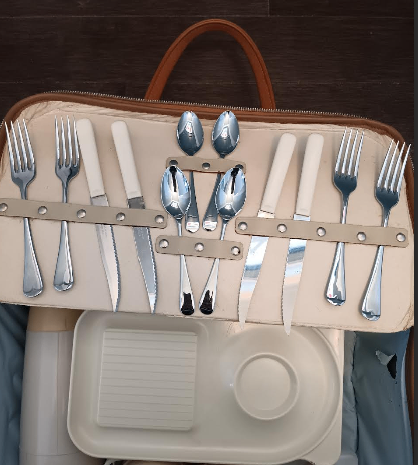 Vintage 1960s Bexton England Picnic Hamper Set - service for 4 - photo 2