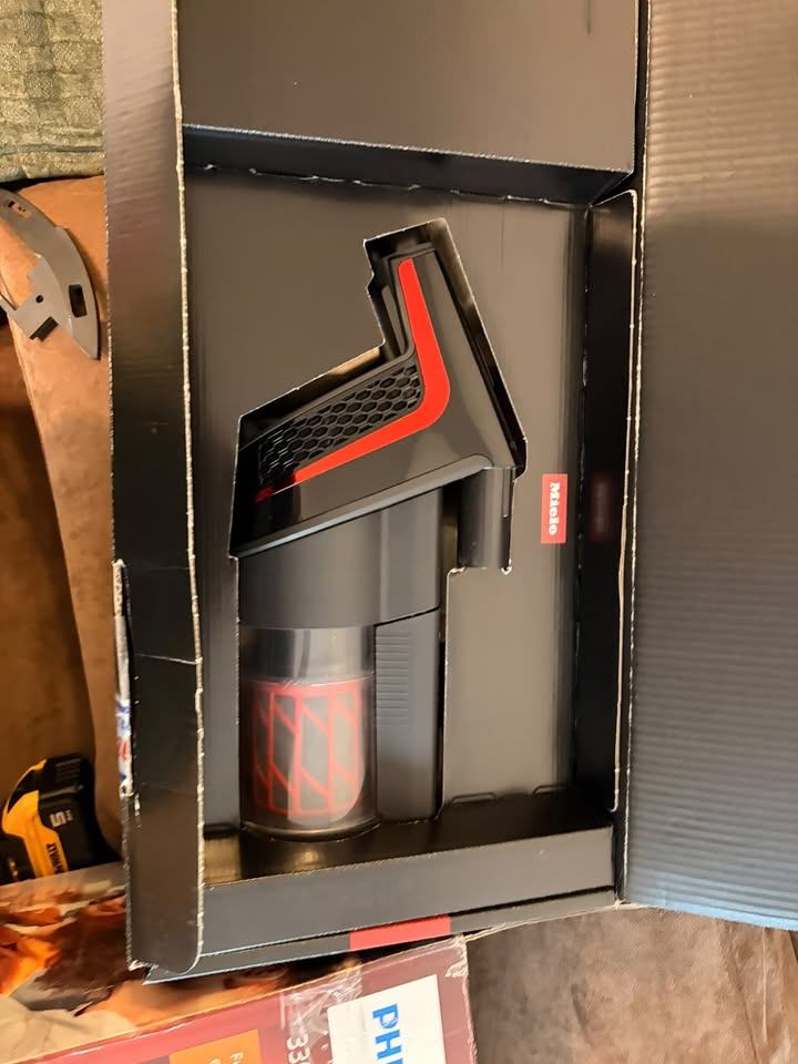 Miele Triflex HX1 Facelift Vacuum | PRICED TO MOVE - photo 3
