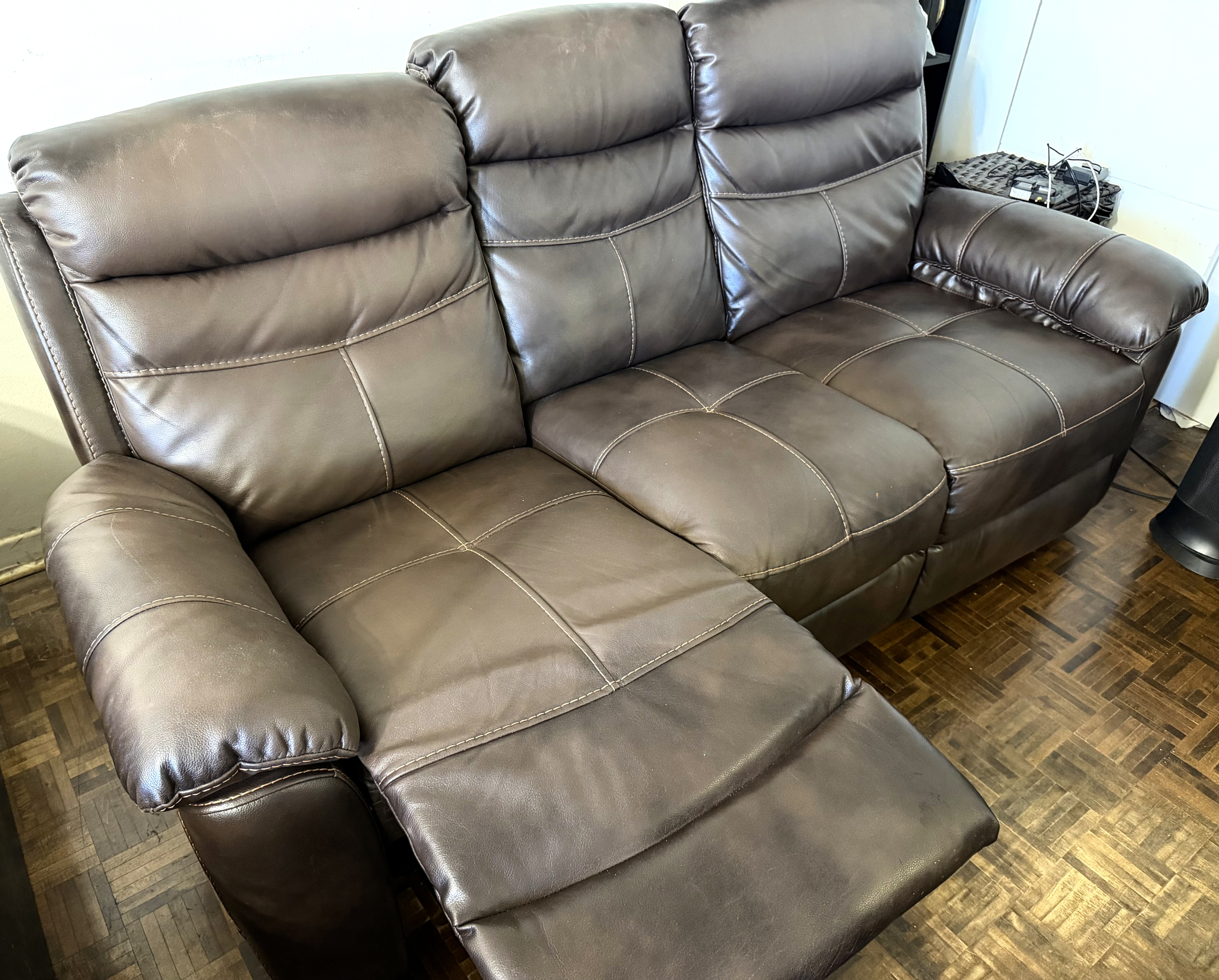 Sofa - Recliner- Free - photo 2