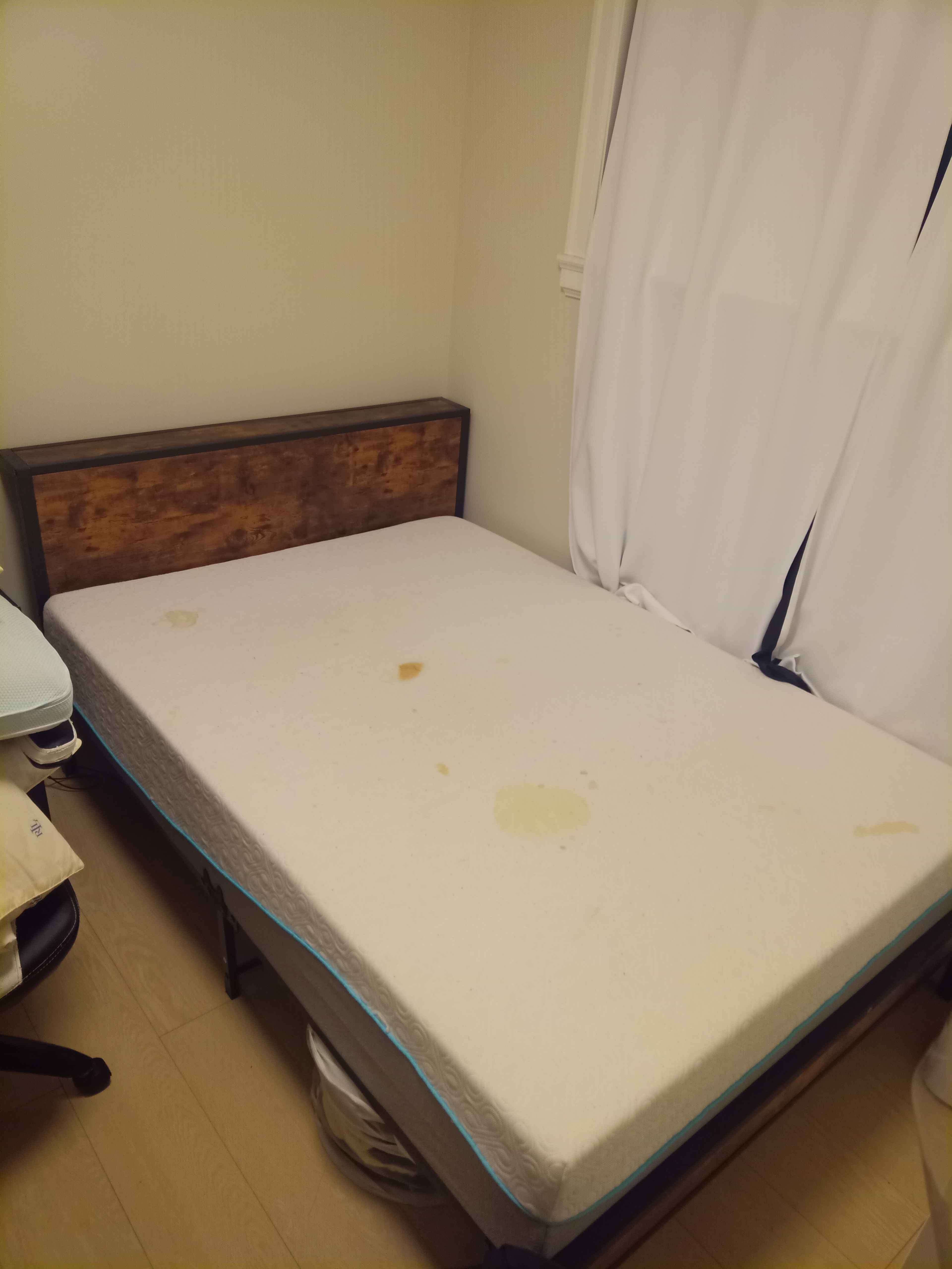 Queen size bed + mattress