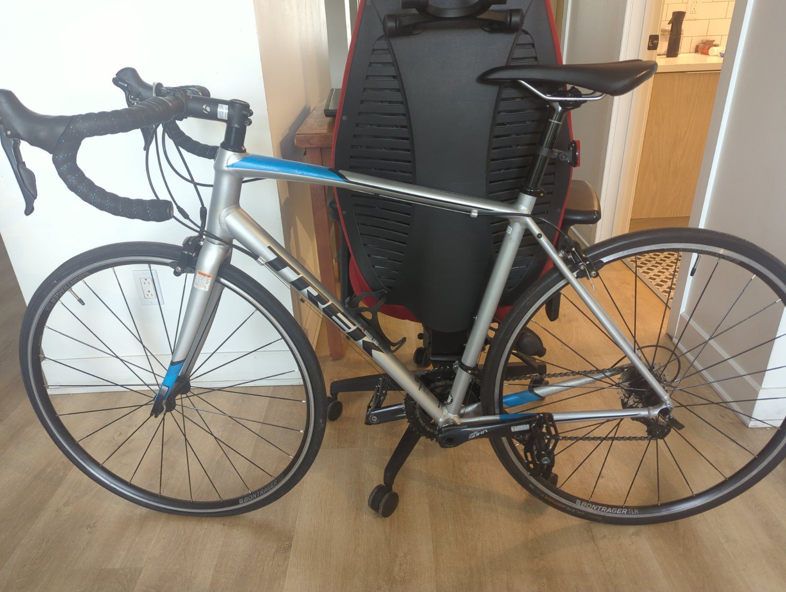 Trek Domane AL 3 M 56cm Road Bike / Velo de route