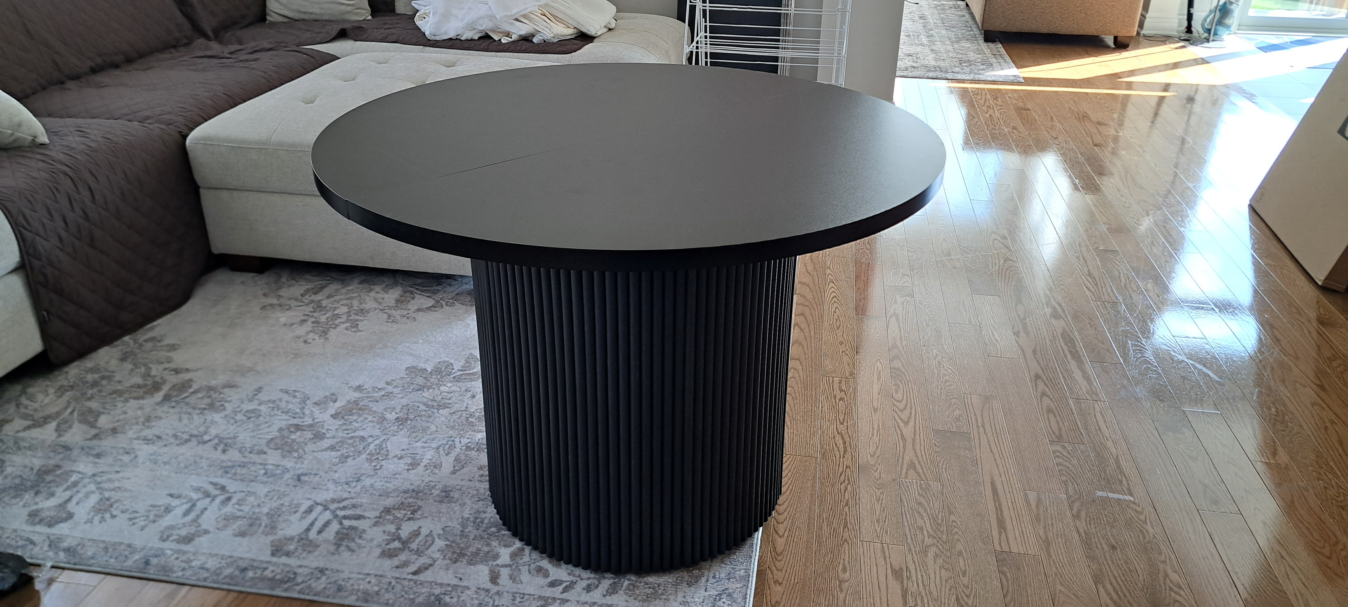 Extendable Black Dining Room Table – Round/Oval – Like New