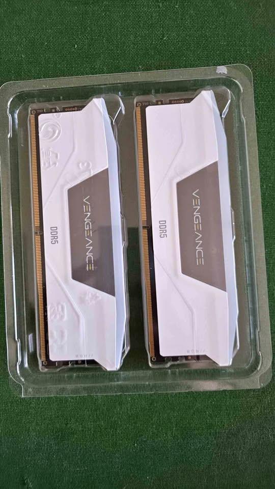 Corsair Vengeance RGB DDR5 32GB (2x16GB) 6400MHz CL36 – White - photo 2