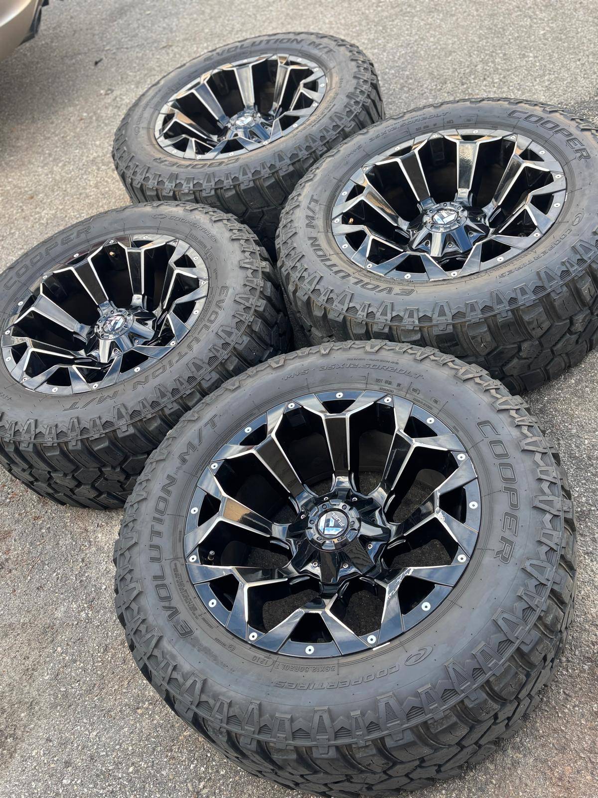 20"FUEL Assault(5x139/5x150)+Cooper M/T- RAM 1500/Classic/Tundra - photo 2