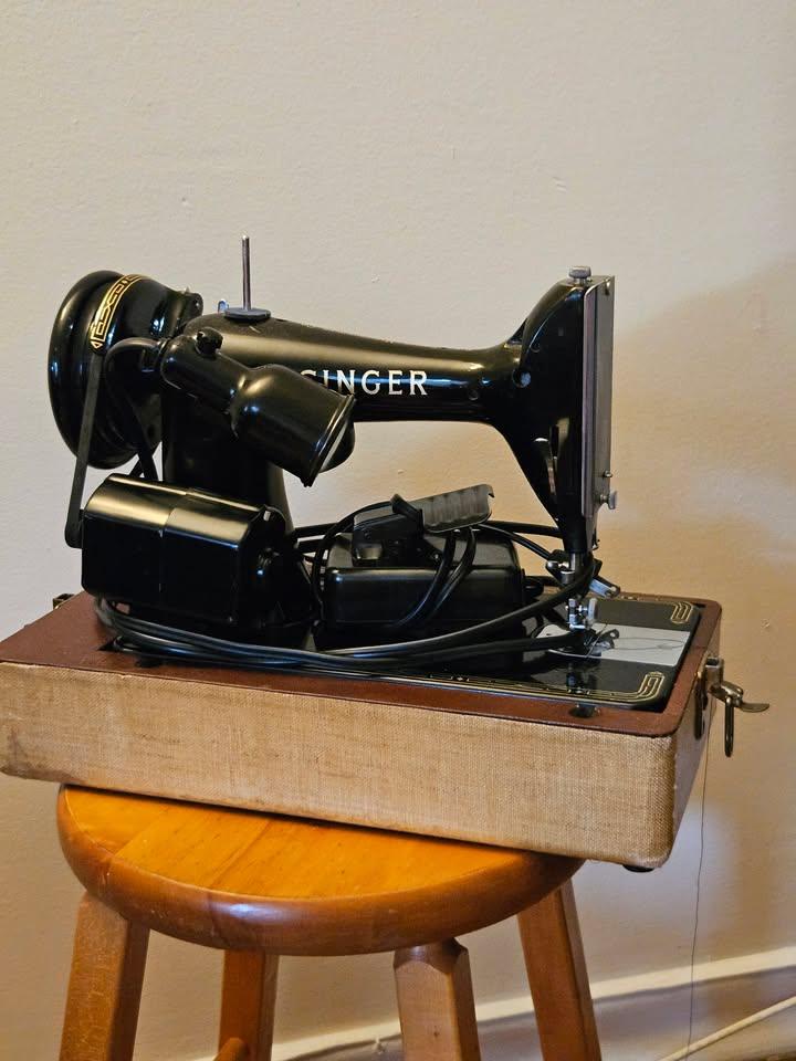 Vintage Singer 99K Sewing Machine - photo 3