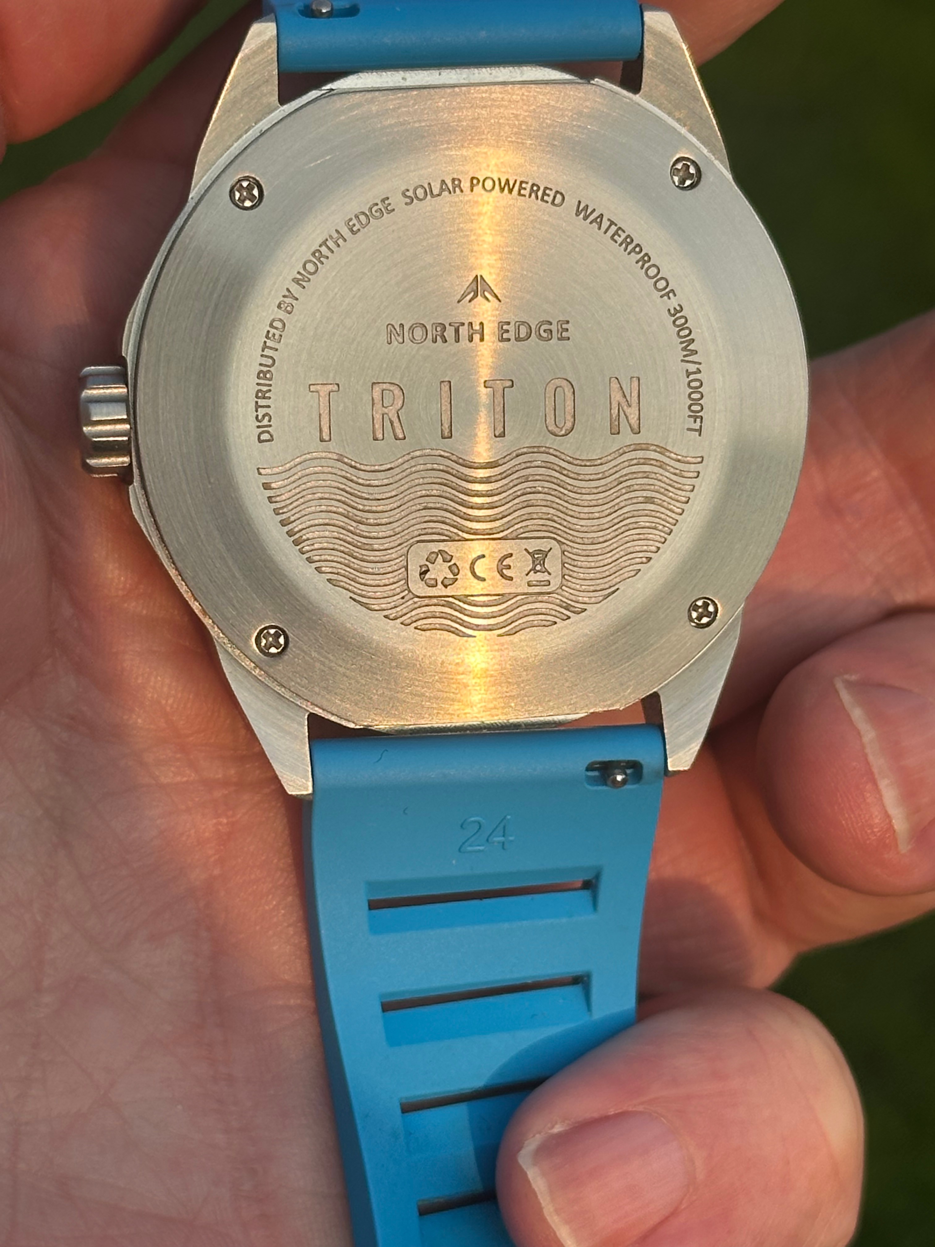 New North Edge diver rated for 300m - photo 2
