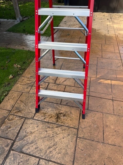 5 Step 8 ft Tall Podium Ladder - photo 3