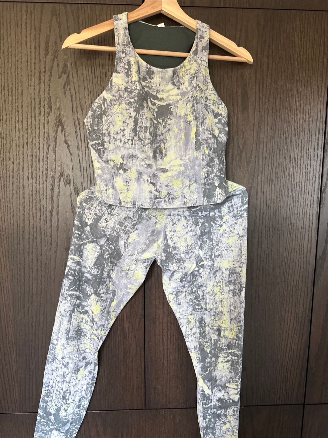 Lululemon size 8 grey and yellow patterned workout set