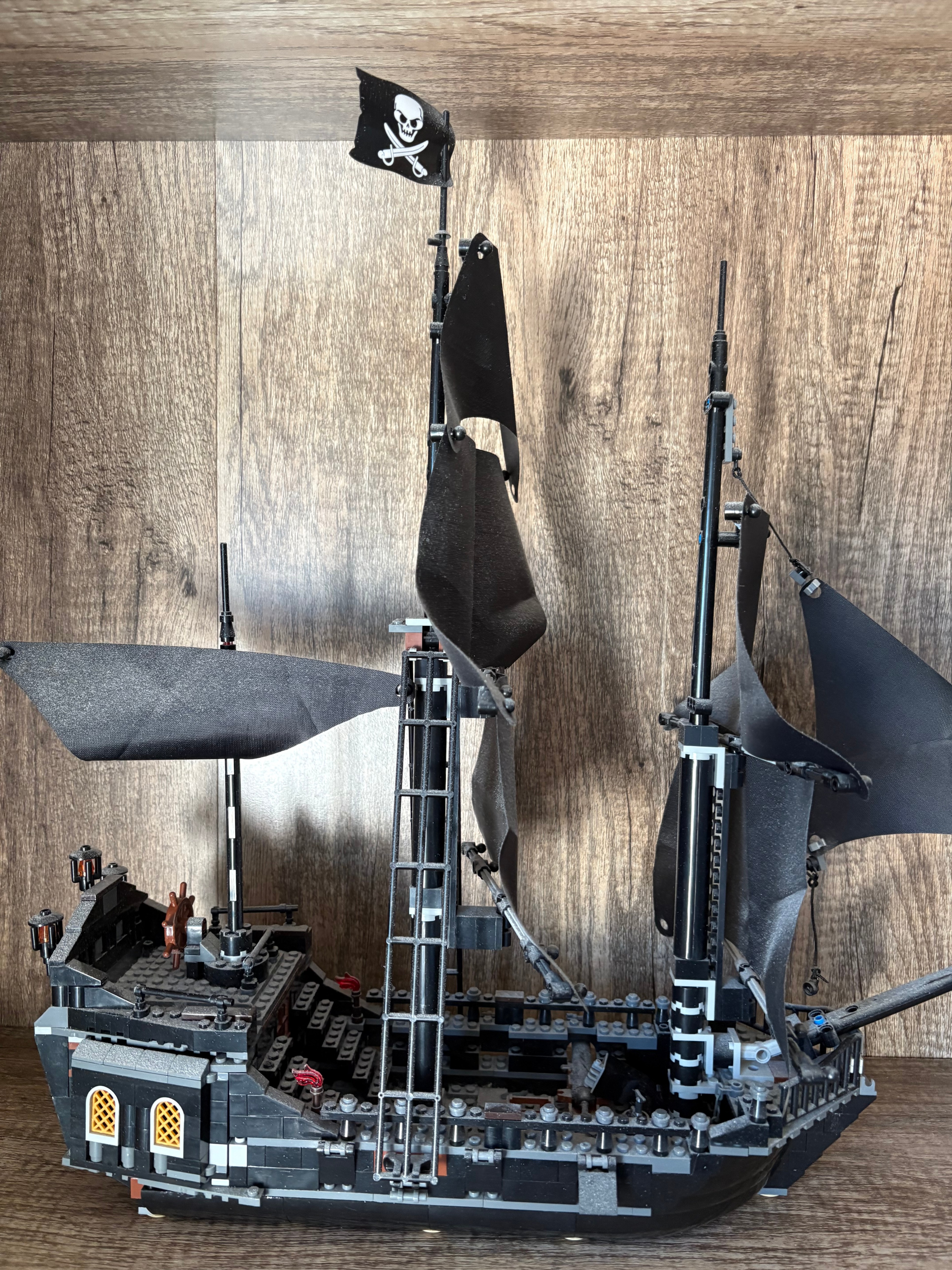 LEGO Pirates of the Caribbean Black Pearl Set - photo 2