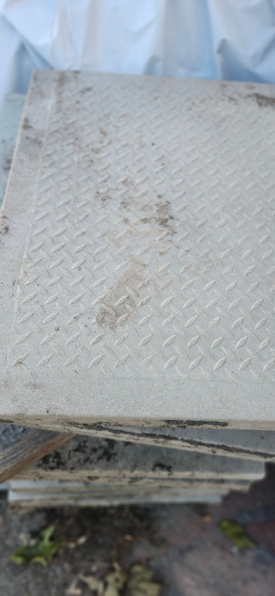 18 pc of diamond 24x30 slabs, 2 pc of 24x24, - photo 2