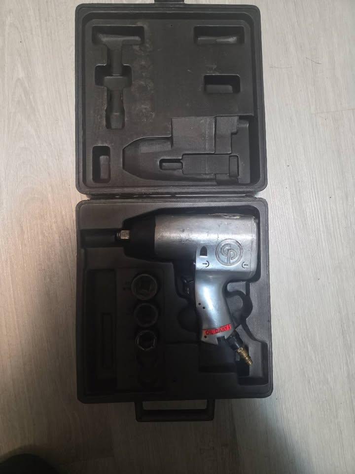 Chicago Pneumatic CP-734 Air Impact Wrench, Case & Sockets