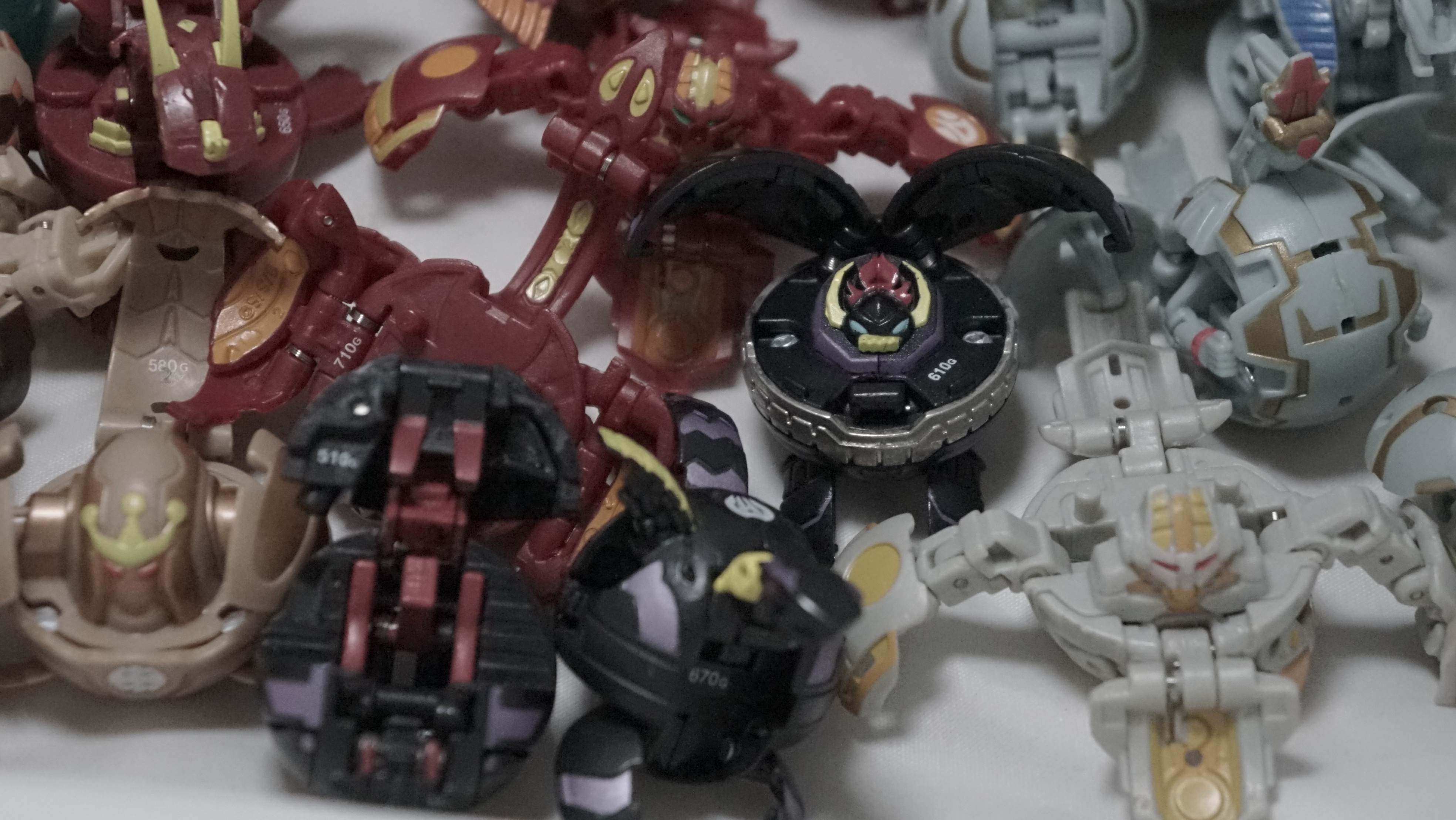 Bakugan Battle Brawlers Lot of 41 Mixed Figures with Tin Unteste - photo 5