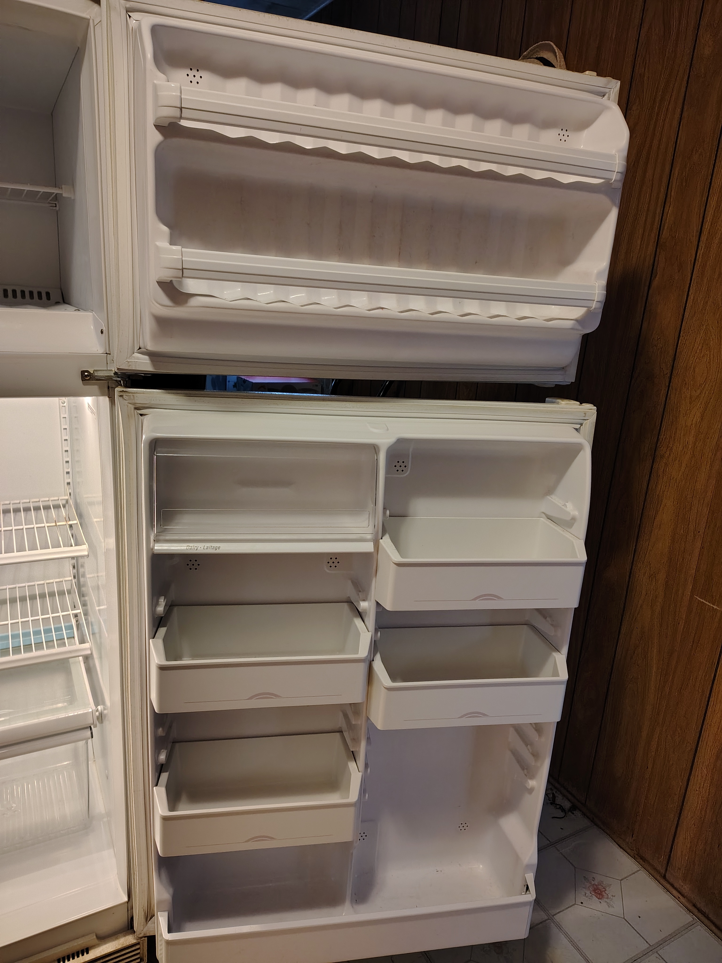 GE Frost Free Fridge/ Freezer - photo 5