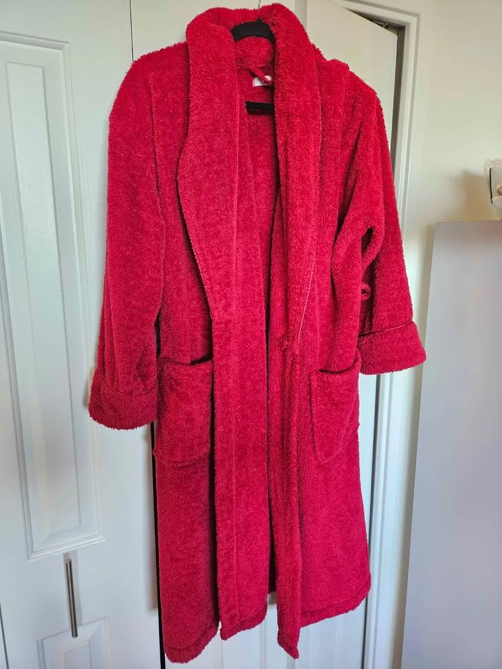 Cozy Women's Red Plush Fleece Robe / Housecoat - photo 2