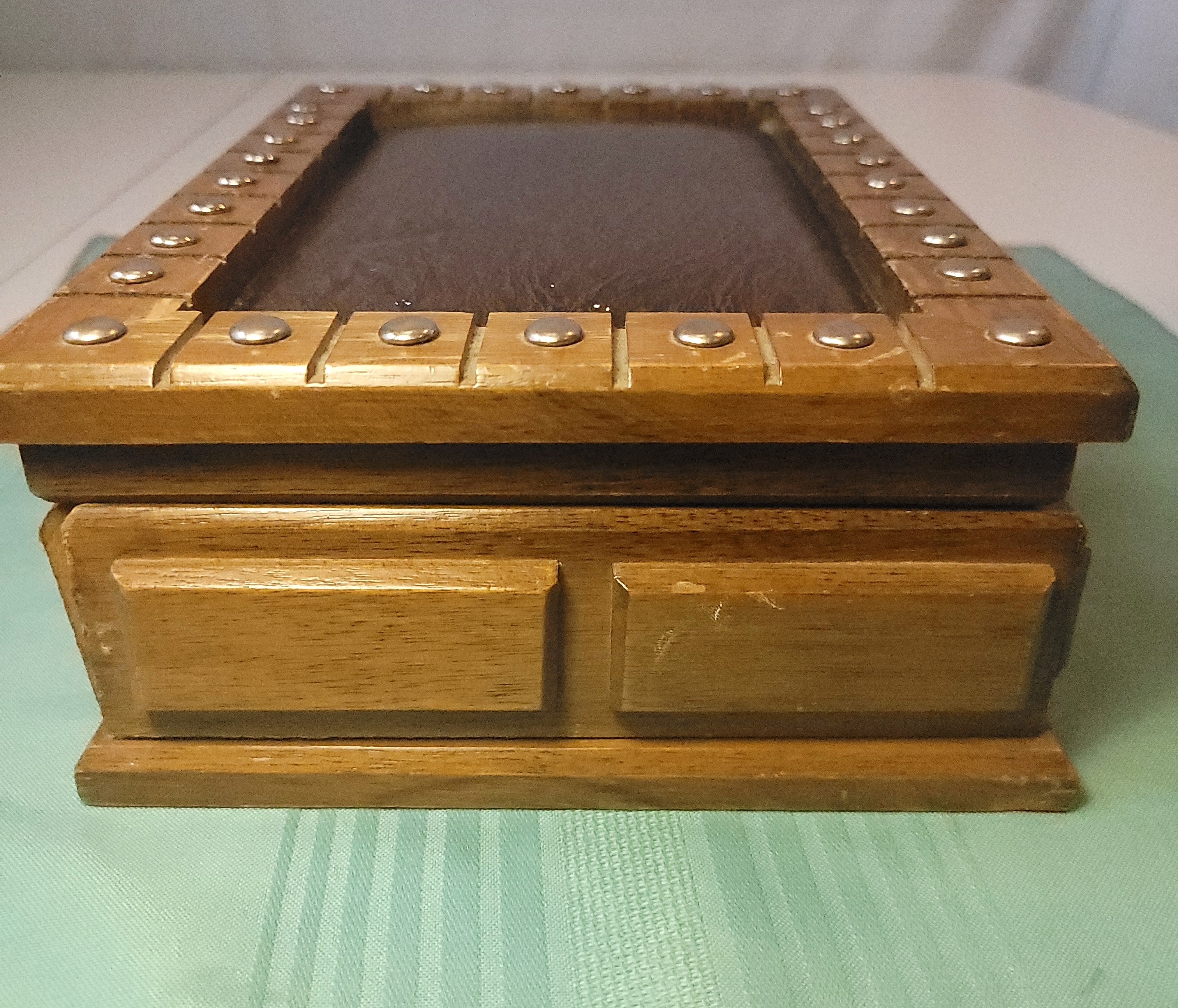 1975 London Leather Wooden Jewelry Valet Box Studded Top 10x7x3. - photo 5