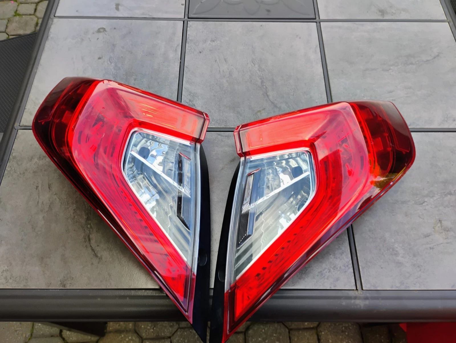 The OEM 2016-20 Honda Civic-Sedan Rear light Assembly - photo 5