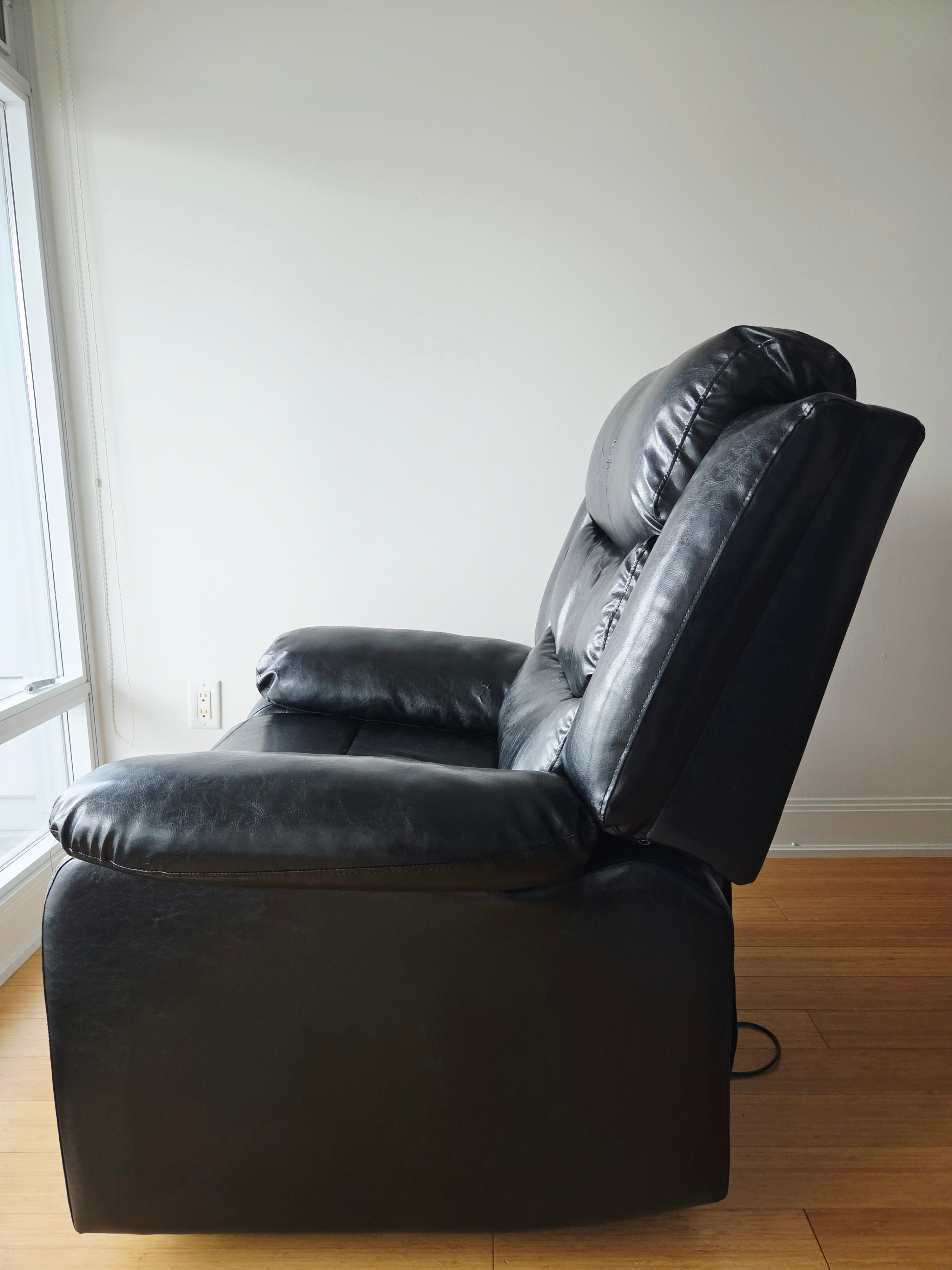 Leon's Black Power Recliner - photo 2