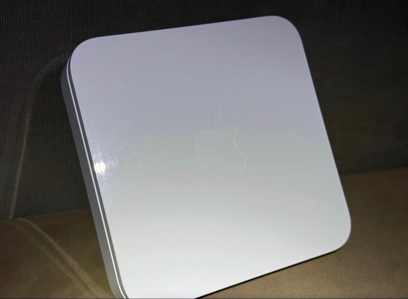 Apple AirPort Extreme 802.11n Router (A1408) - photo 2
