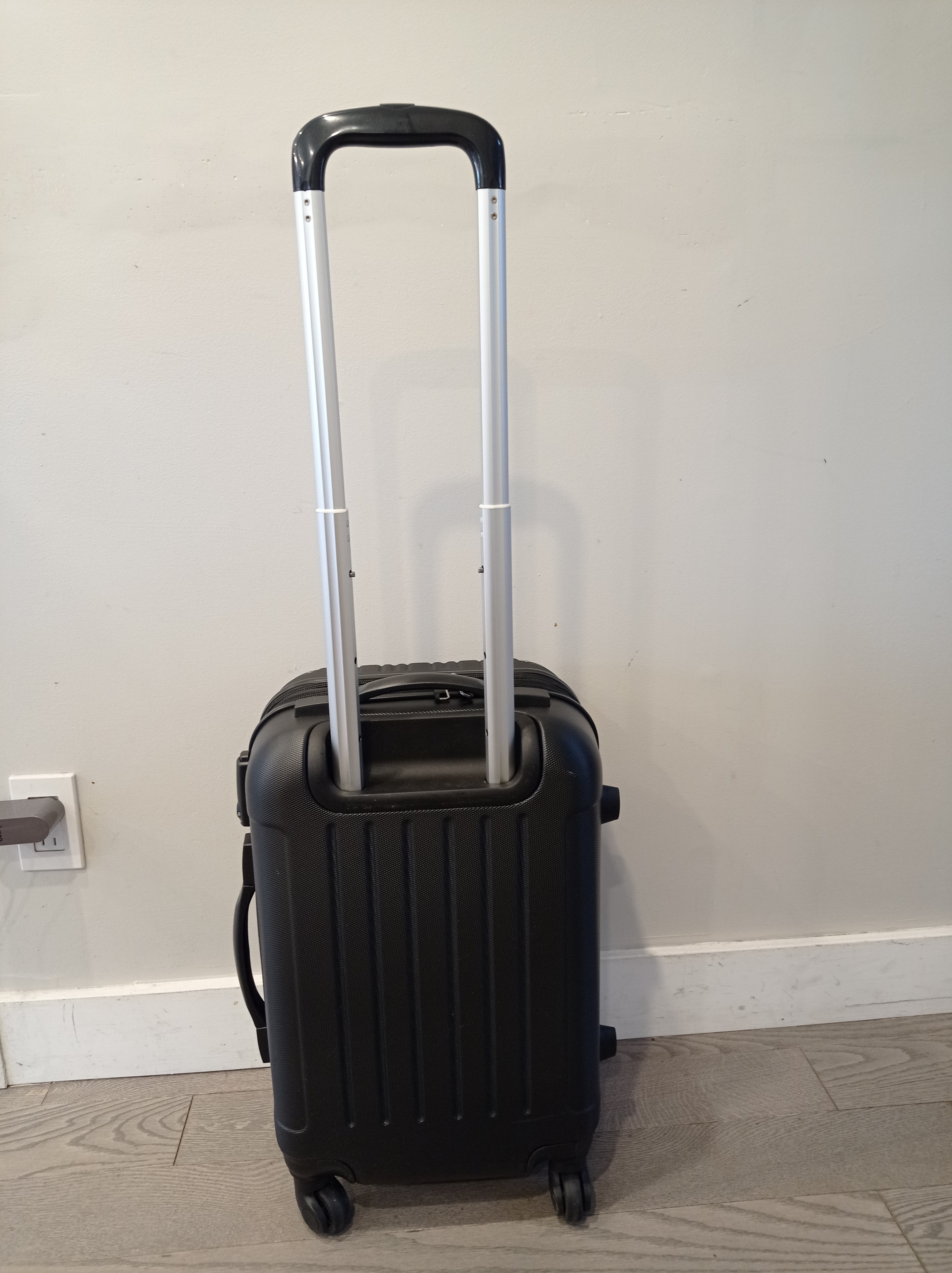 New (Floor model): Legend Walker 20" Carry-On Spinner Suitcase - photo 5