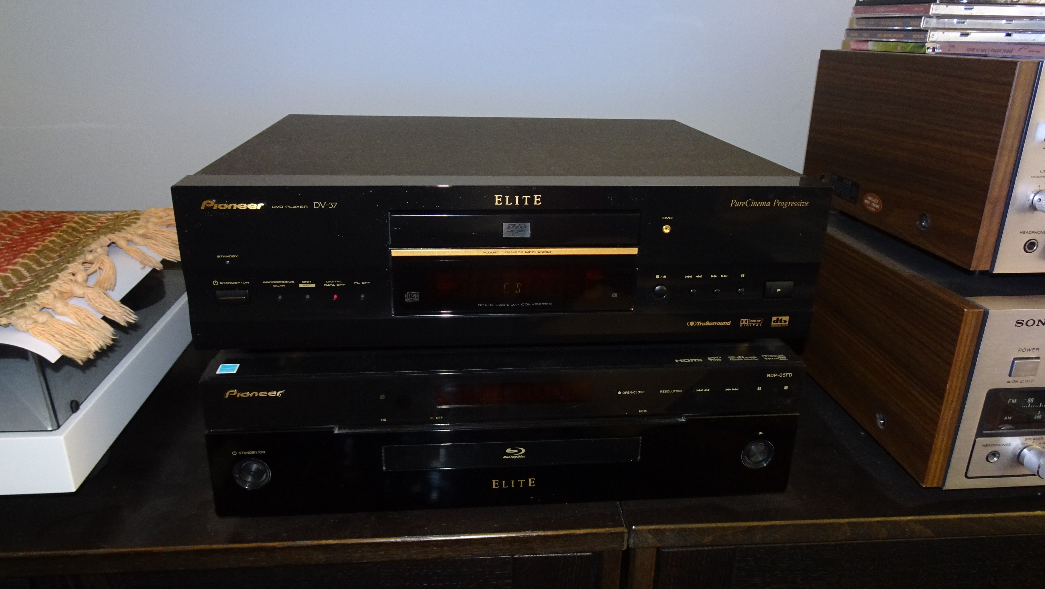 Pioneer Elite DV 37 DVD/CD Player - photo 4