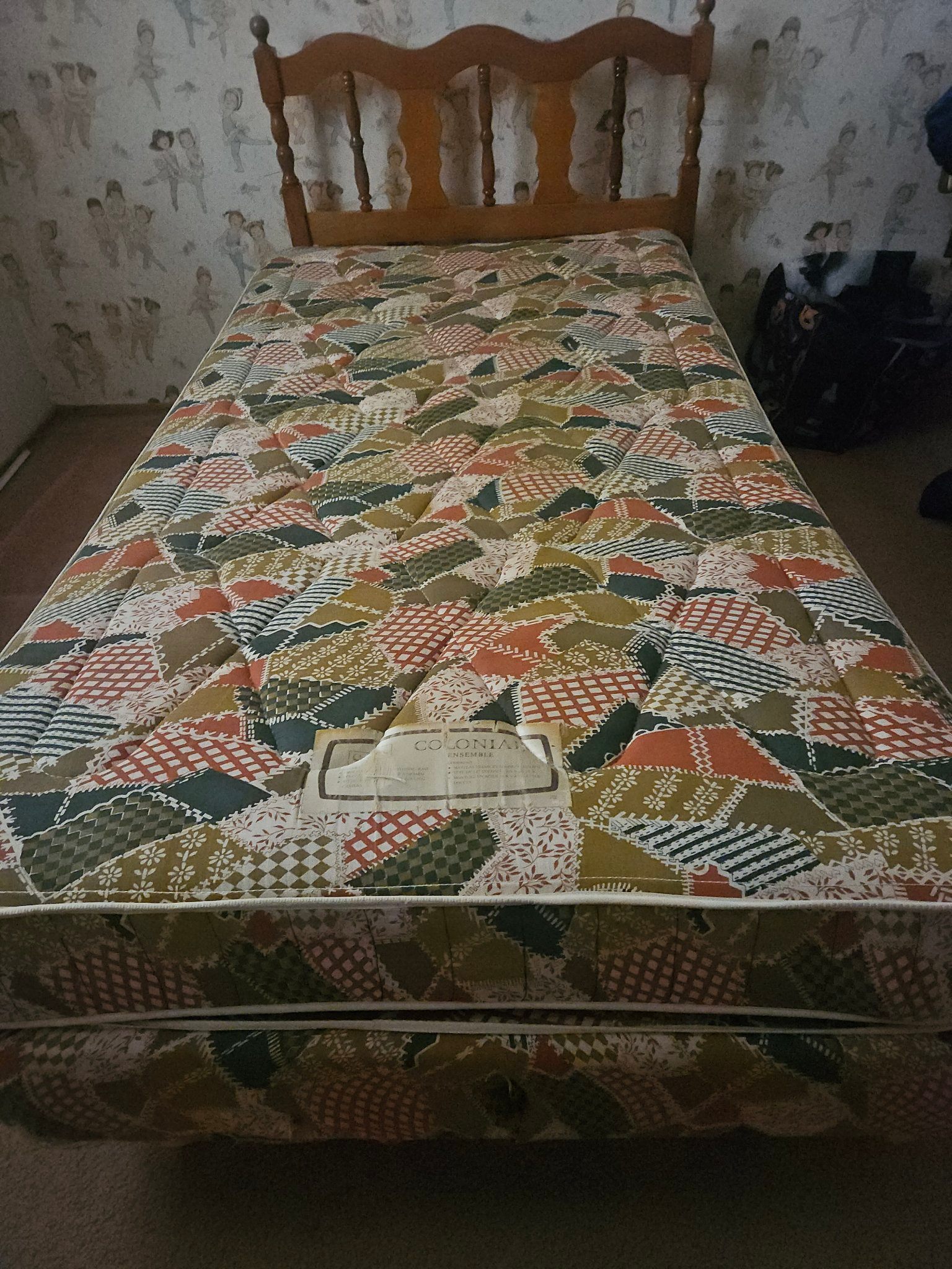 Twin Bed with Wooden Headboard, Mattress and Box Spring - photo 2