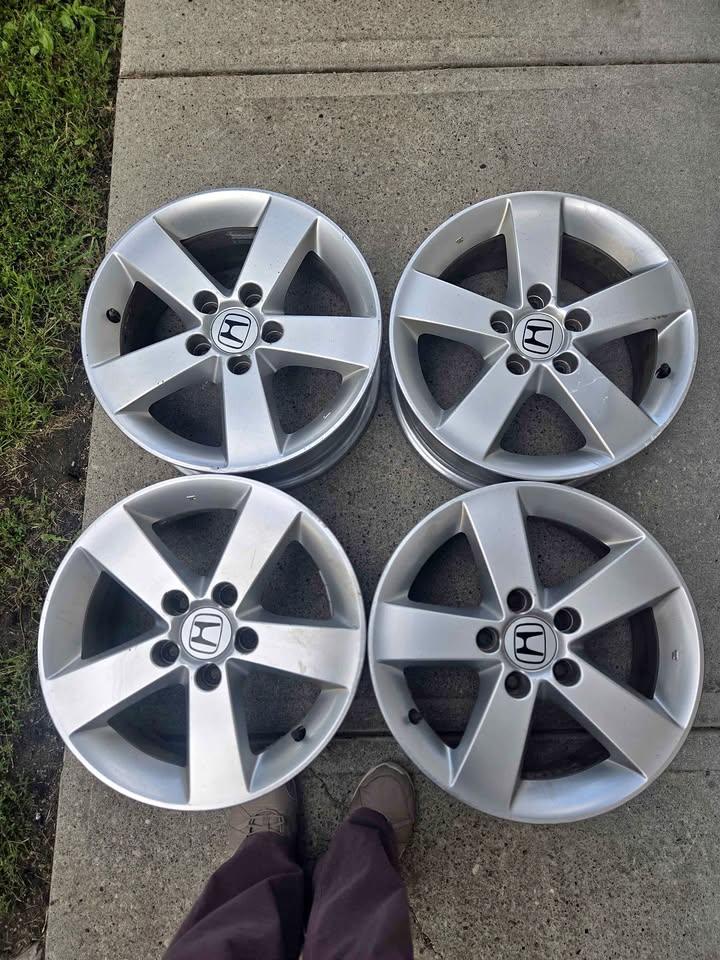 Set of 4 Honda Alloy Wheels