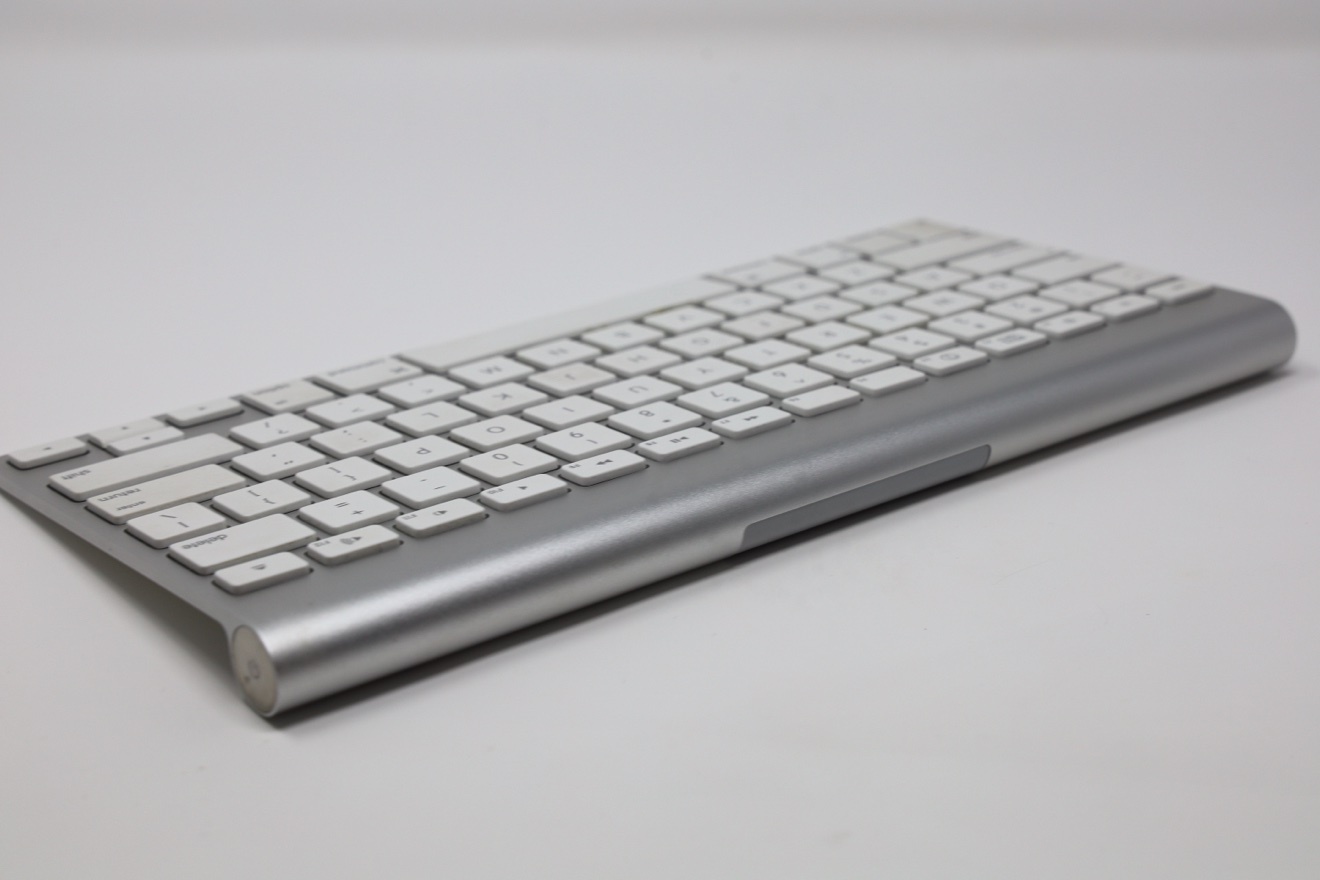 Apple Wireless Keyboard (Aluminum, Bluetooth)