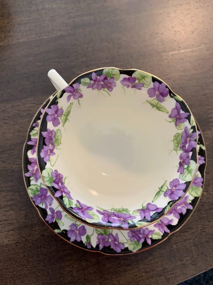 Royal Doulton Violet Teacup and Saucer - photo 5
