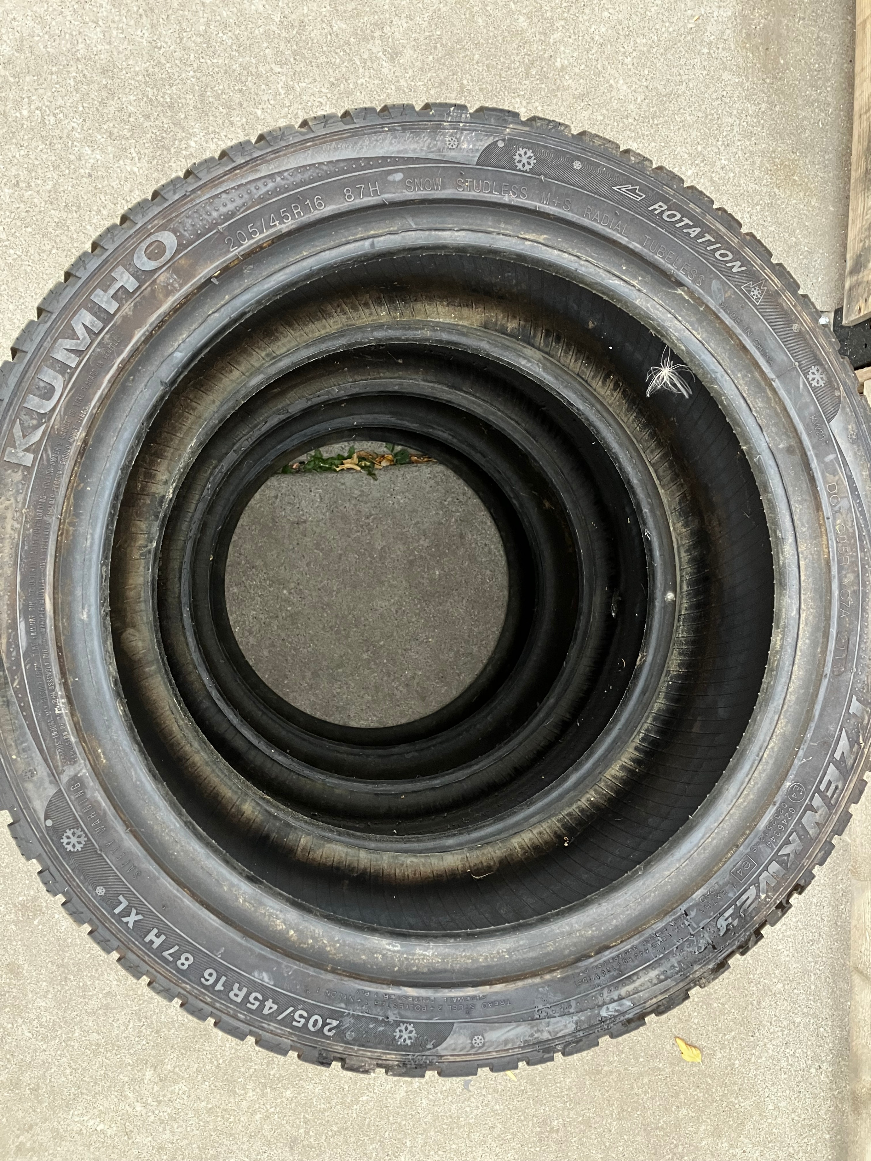 Kumho IZen KW23 Low Profile Winters - 205 / 45 / 16 - photo 2