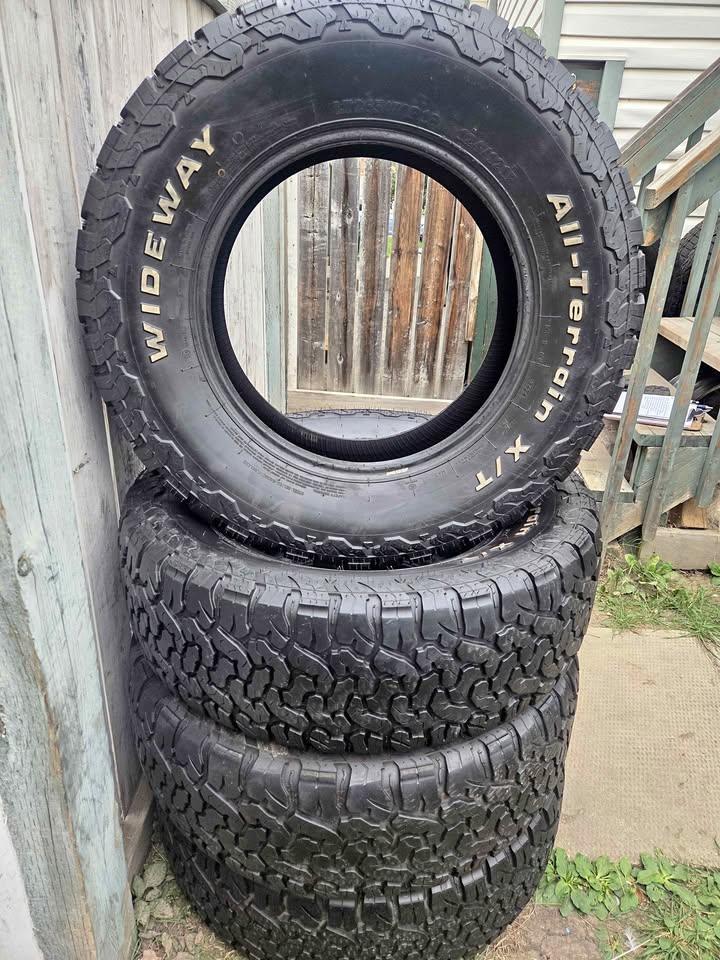 Set of 4 Wideway All-Terrain X/T Tires - photo 2