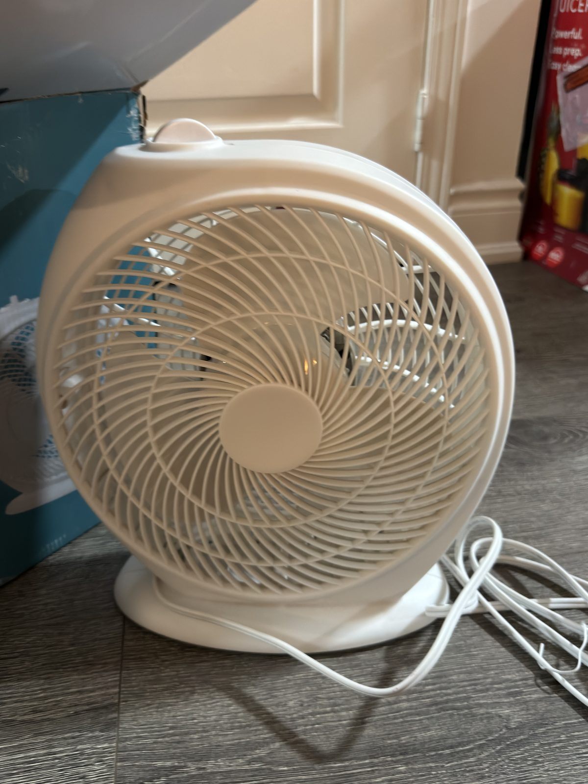 For Living 10" table fan