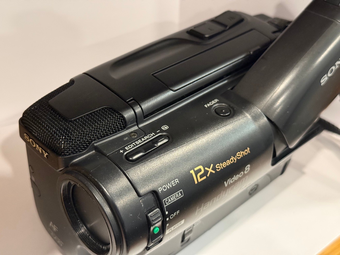 Sony Handycam CCD-TR82 Video8 Camcorder – 12x SteadyShot, NP-80 - photo 5