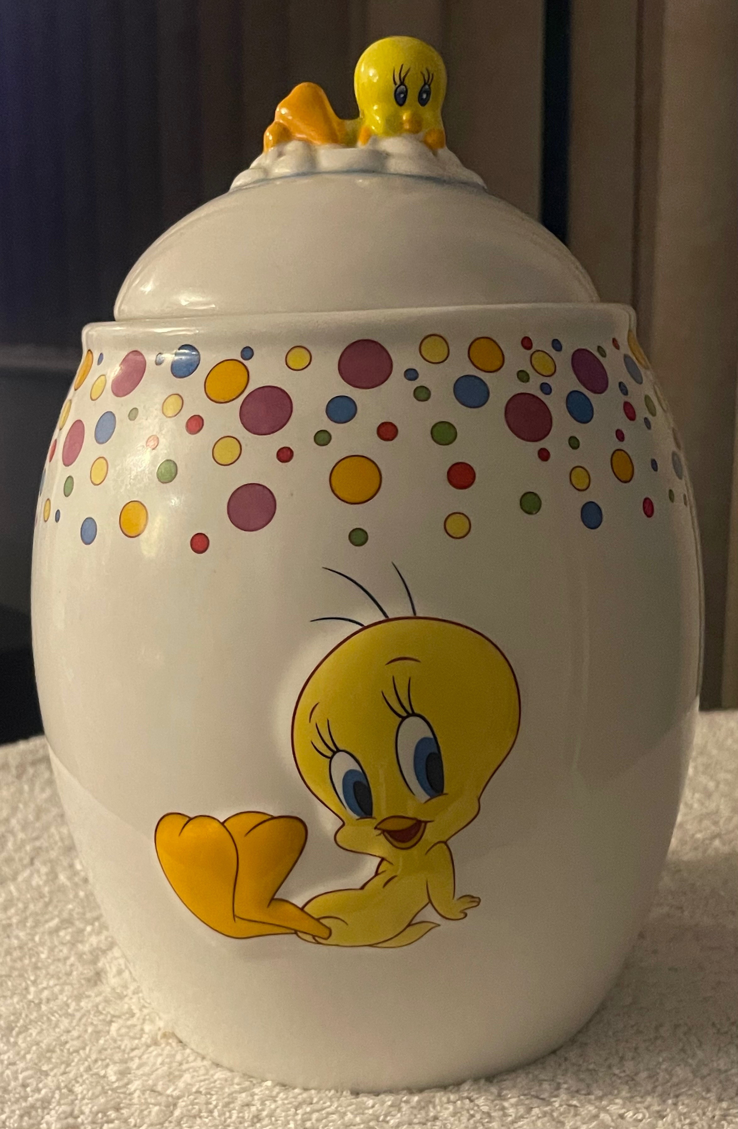 2007 Warner Bros Tweety Bird 3D Embossed Ceramic Cookie Jar