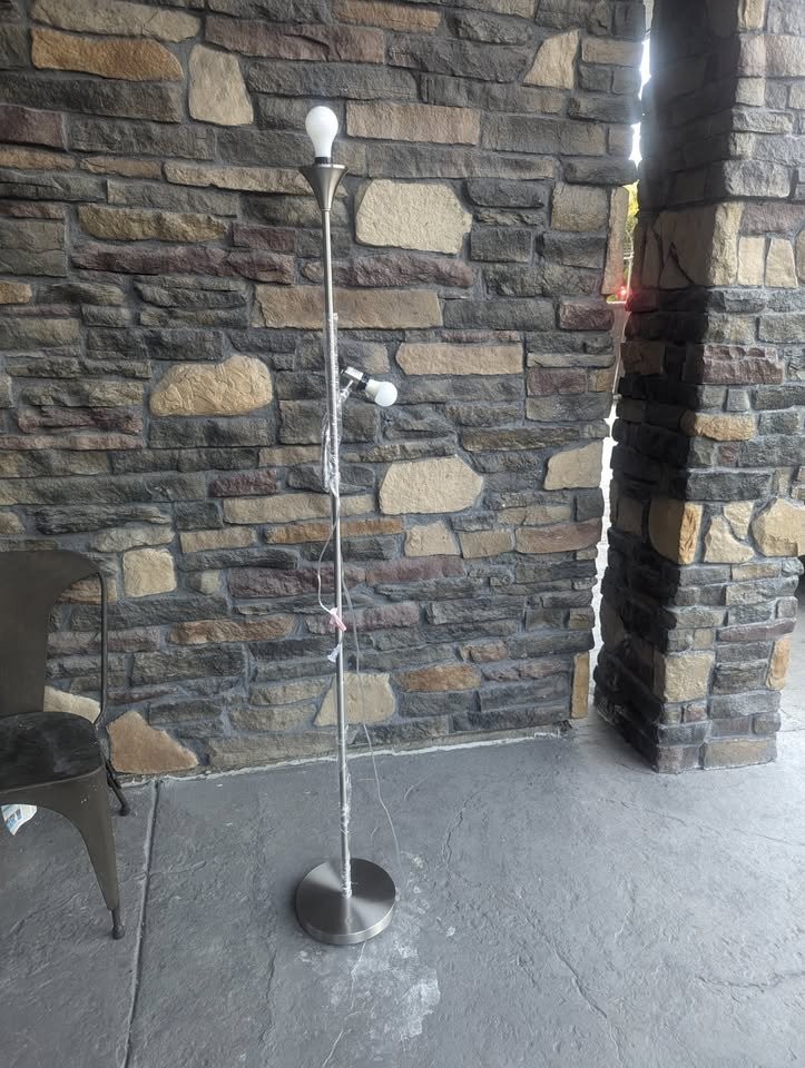 2 head stand-up light, (LED bulbs for $10 extra)