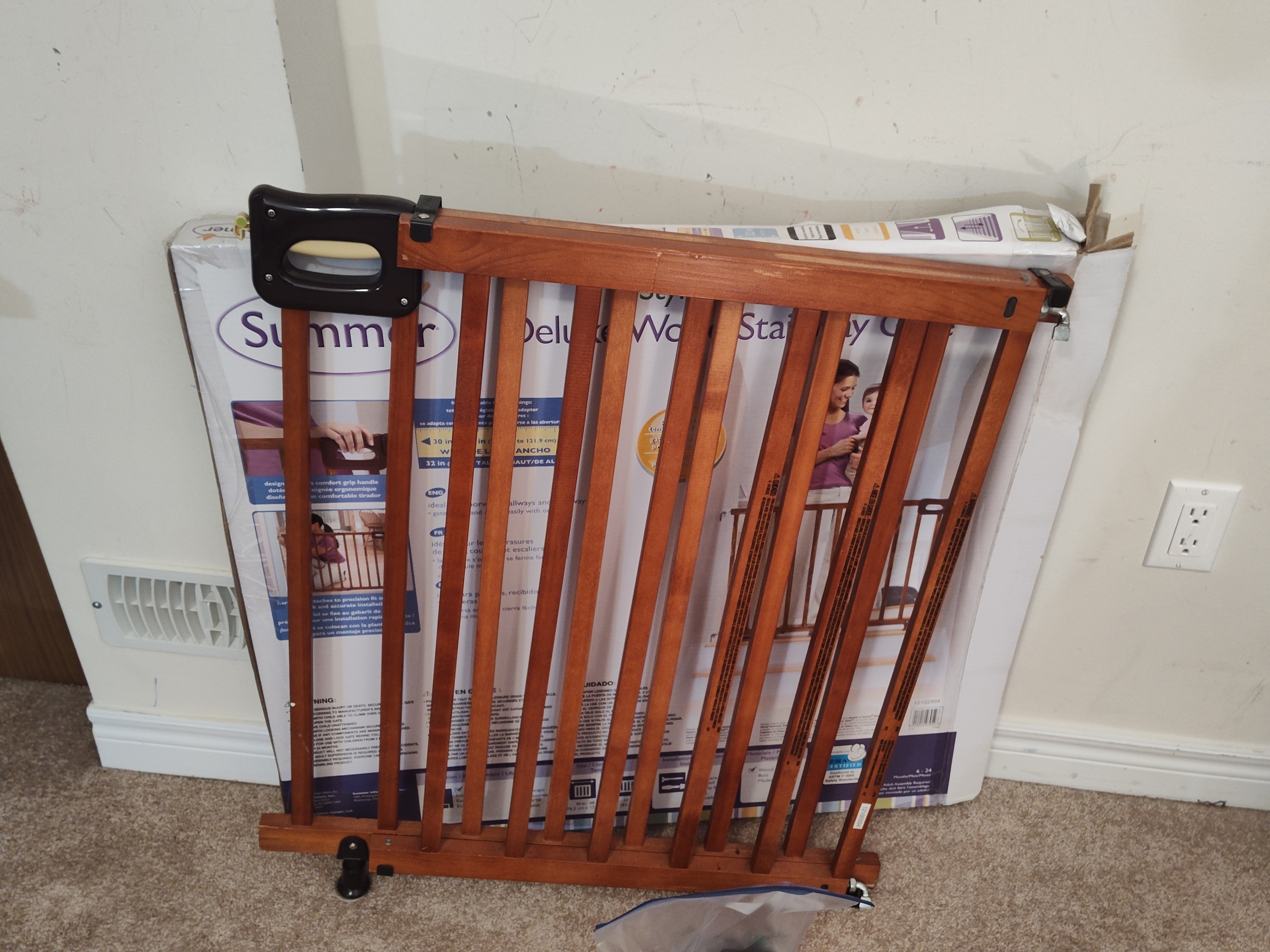 Summer Infant Stylish & Secure Deluxe Wood Stairway Gate - photo 5