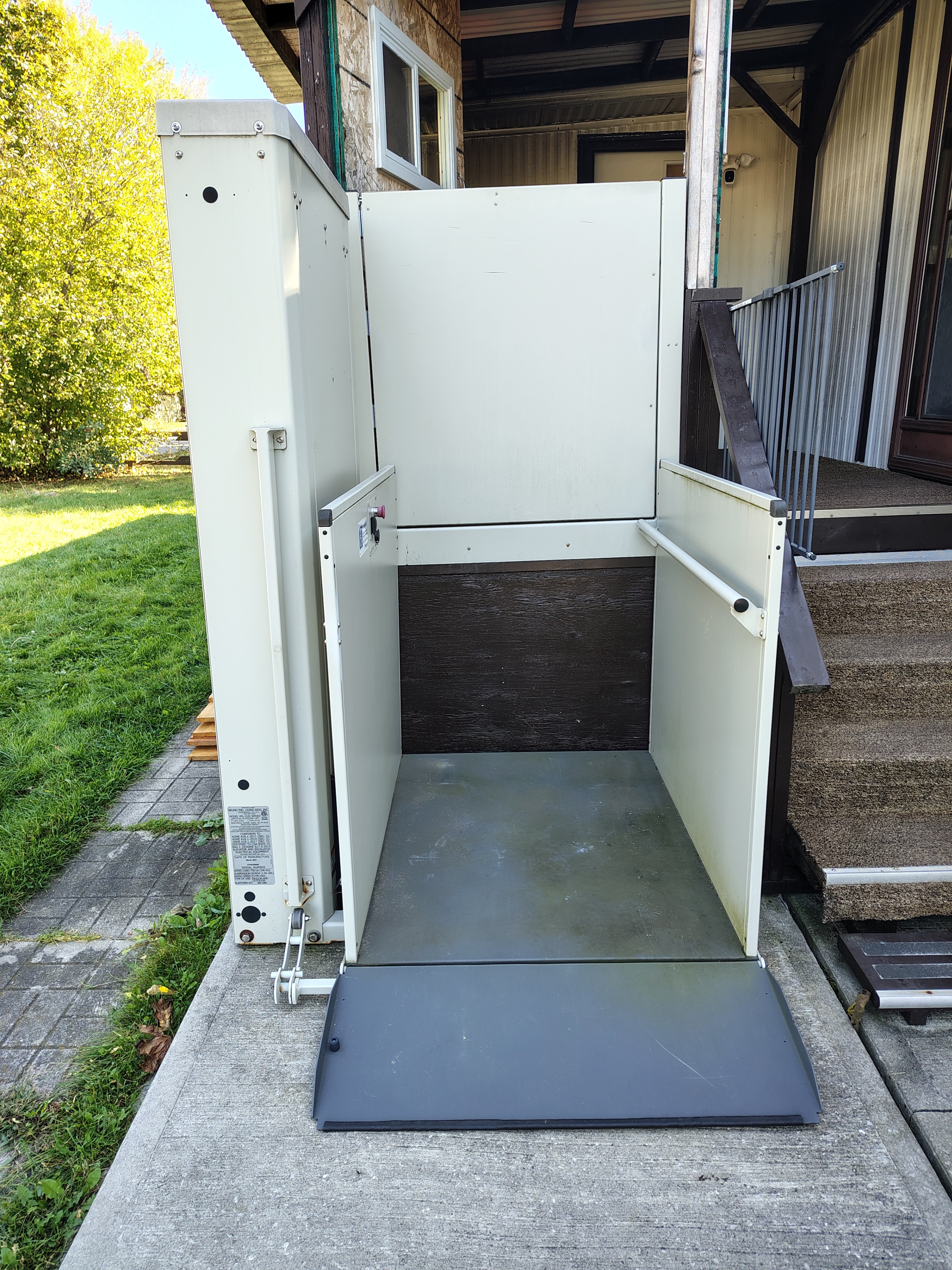 Used Bruno Vertical Platform Lift Model 3100 - photo 3