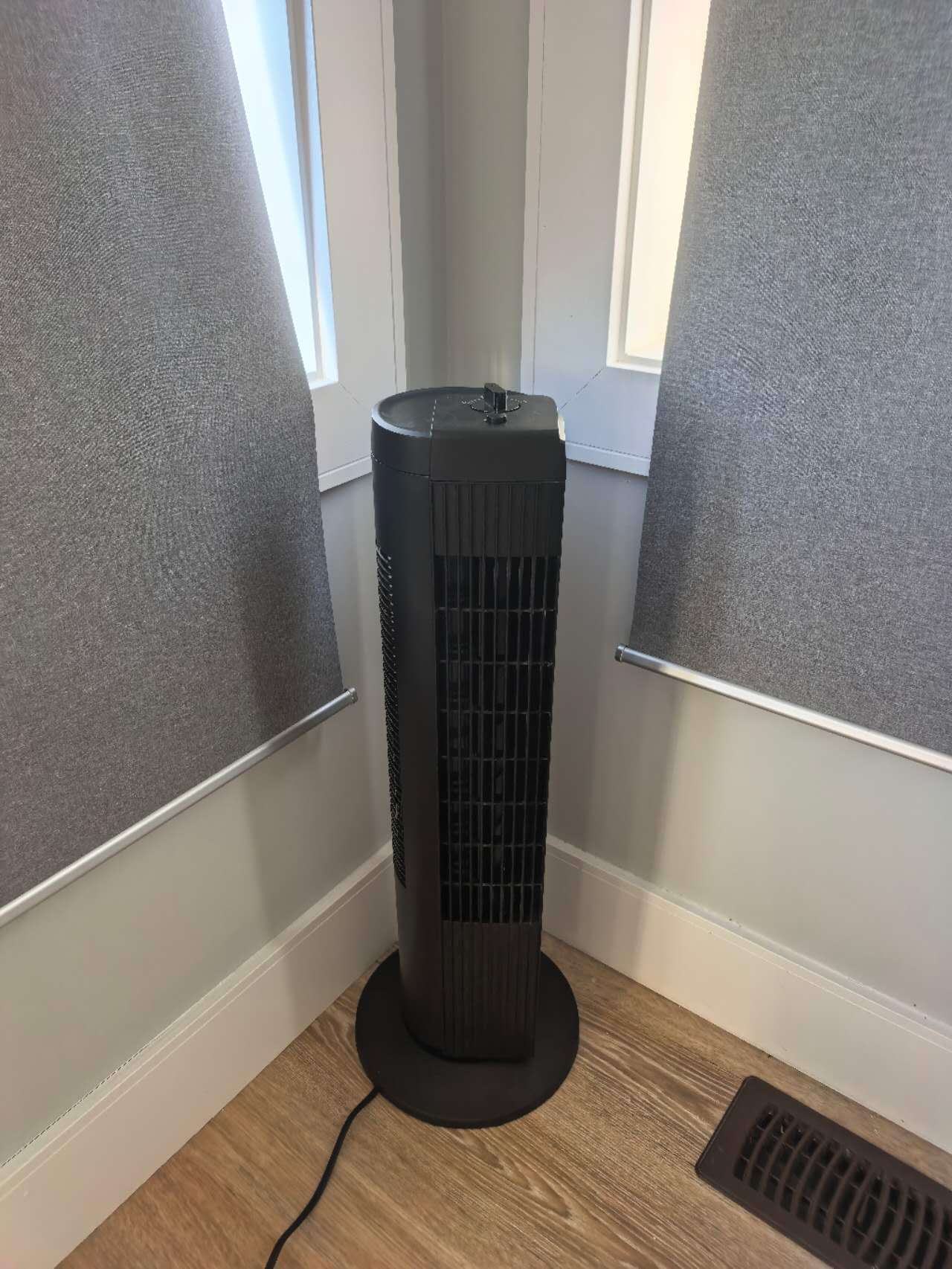 Very Good Tower Fan - photo 2