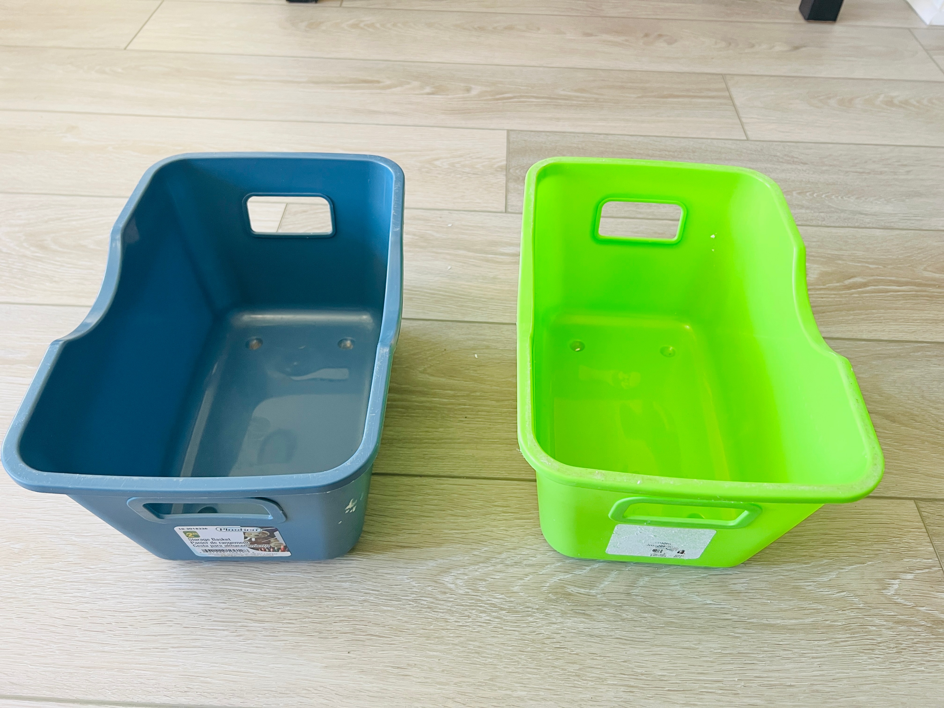 2 Plastic stools / Tabourets en plastique - photo 2