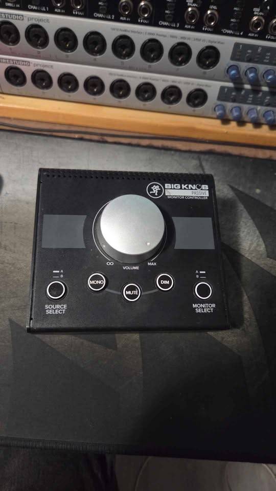 Mackie Big Knob 2x2