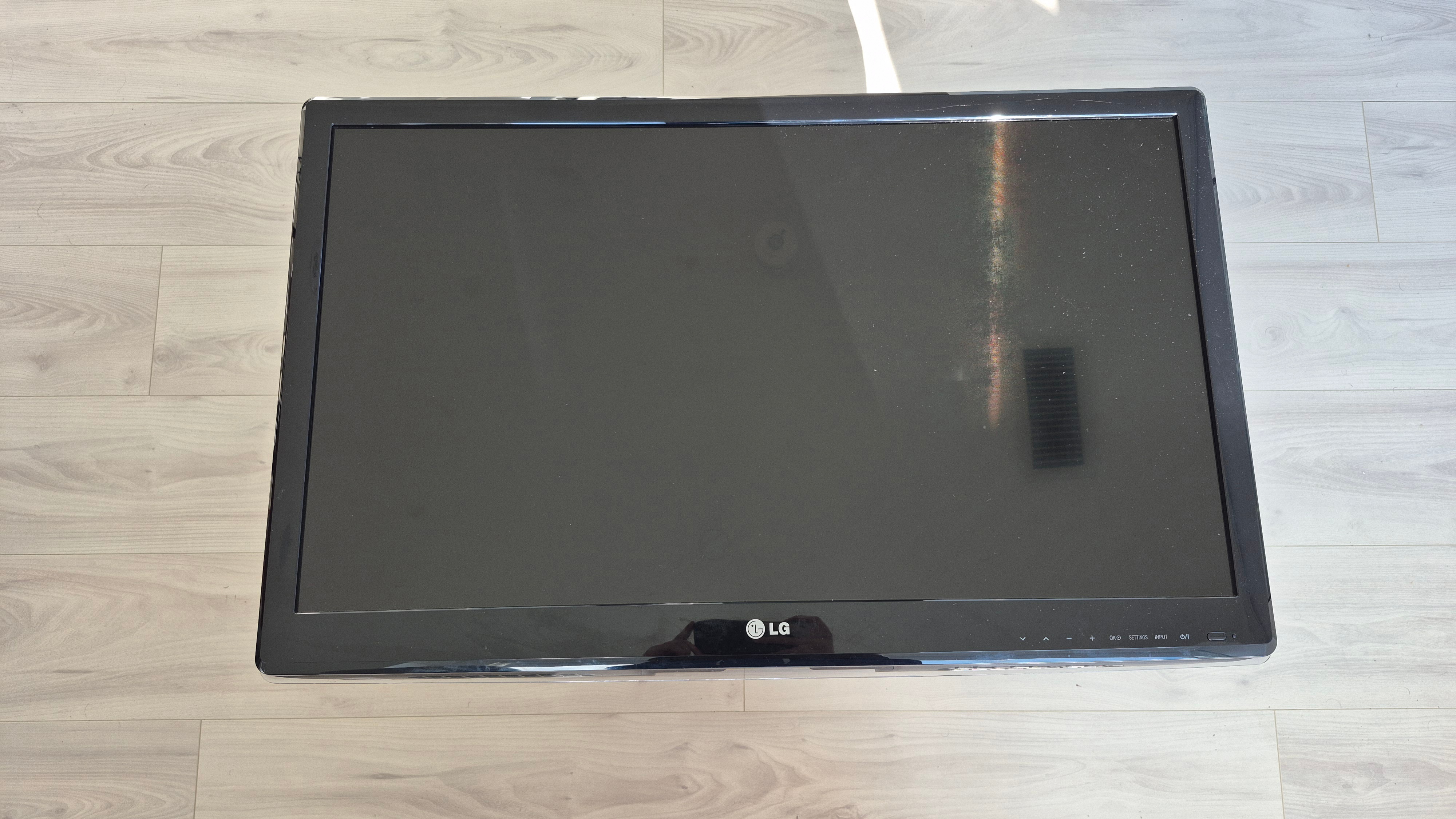LG 32" LED TV - 32LS3500