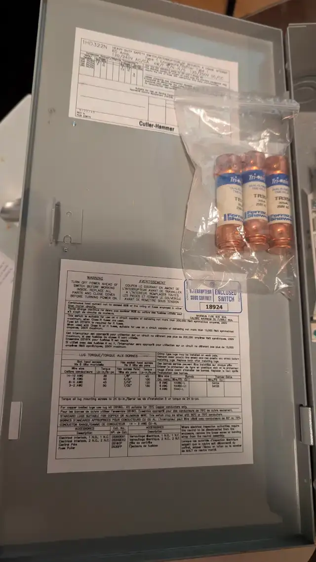 Eaton Cutler-Hammer 60A Safety Disconnect Switch (1HD322N)