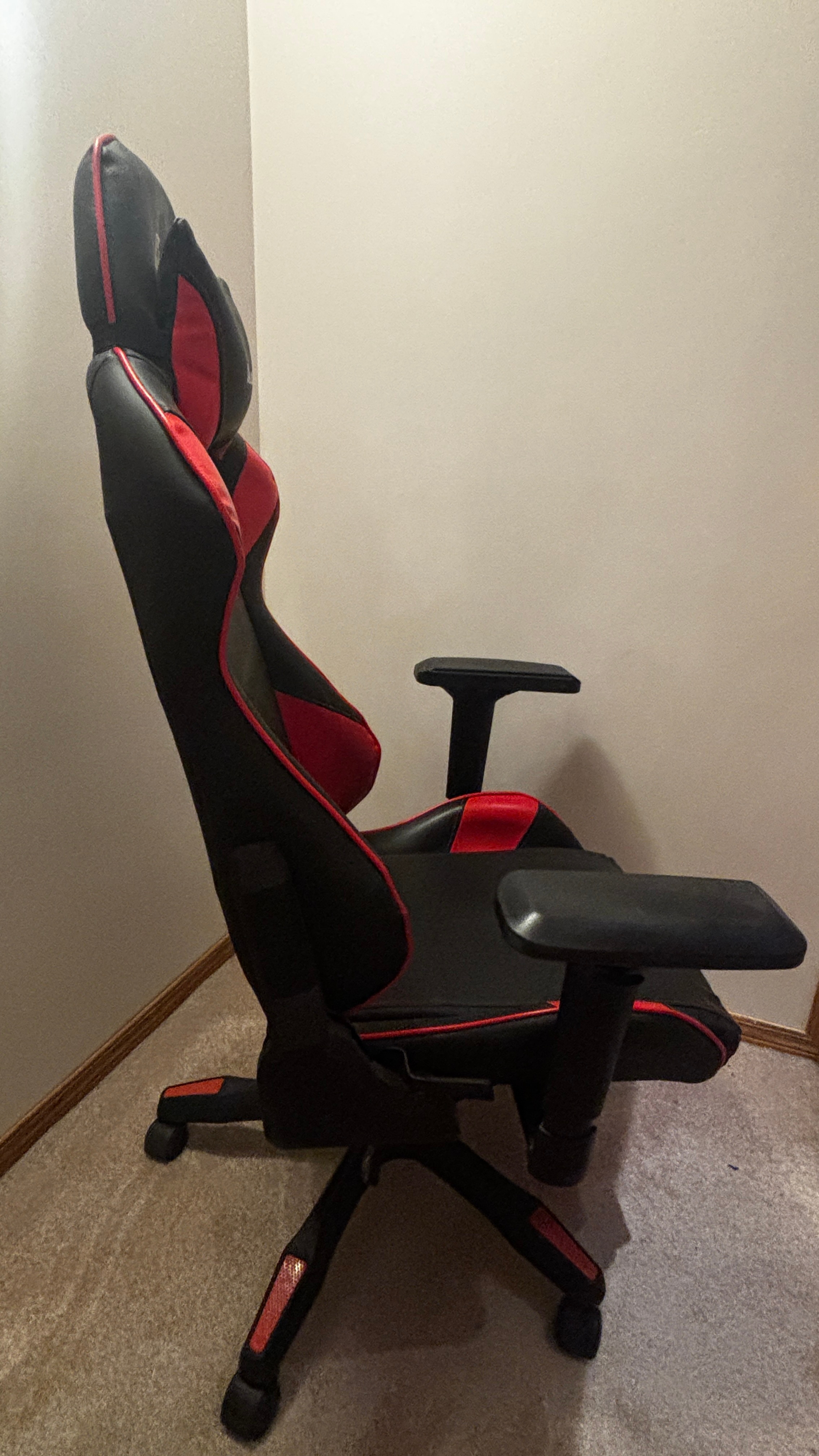 Clutch Gaming Chair Black and Red - photo 2