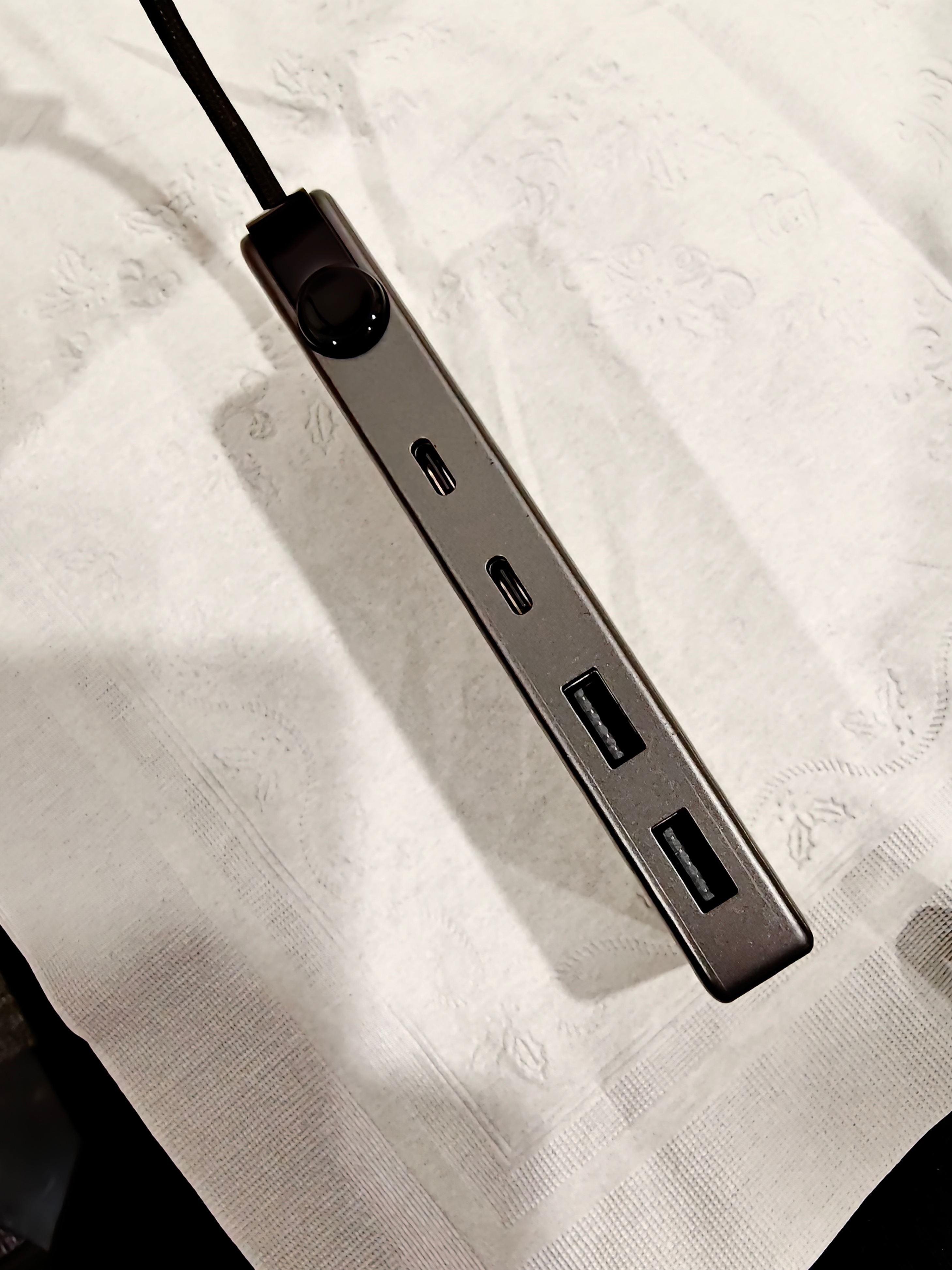 UGREEN Uno 6-in-1 USB-C Hub with Smart Screen (4K HDMI, 100W PD) - photo 3