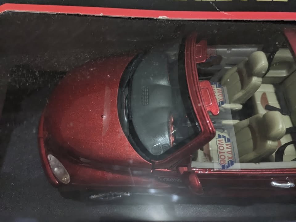 Road & Track Chrysler PT Cruiser 4 Door 1/18 Box Red Tan Maisto - photo 2