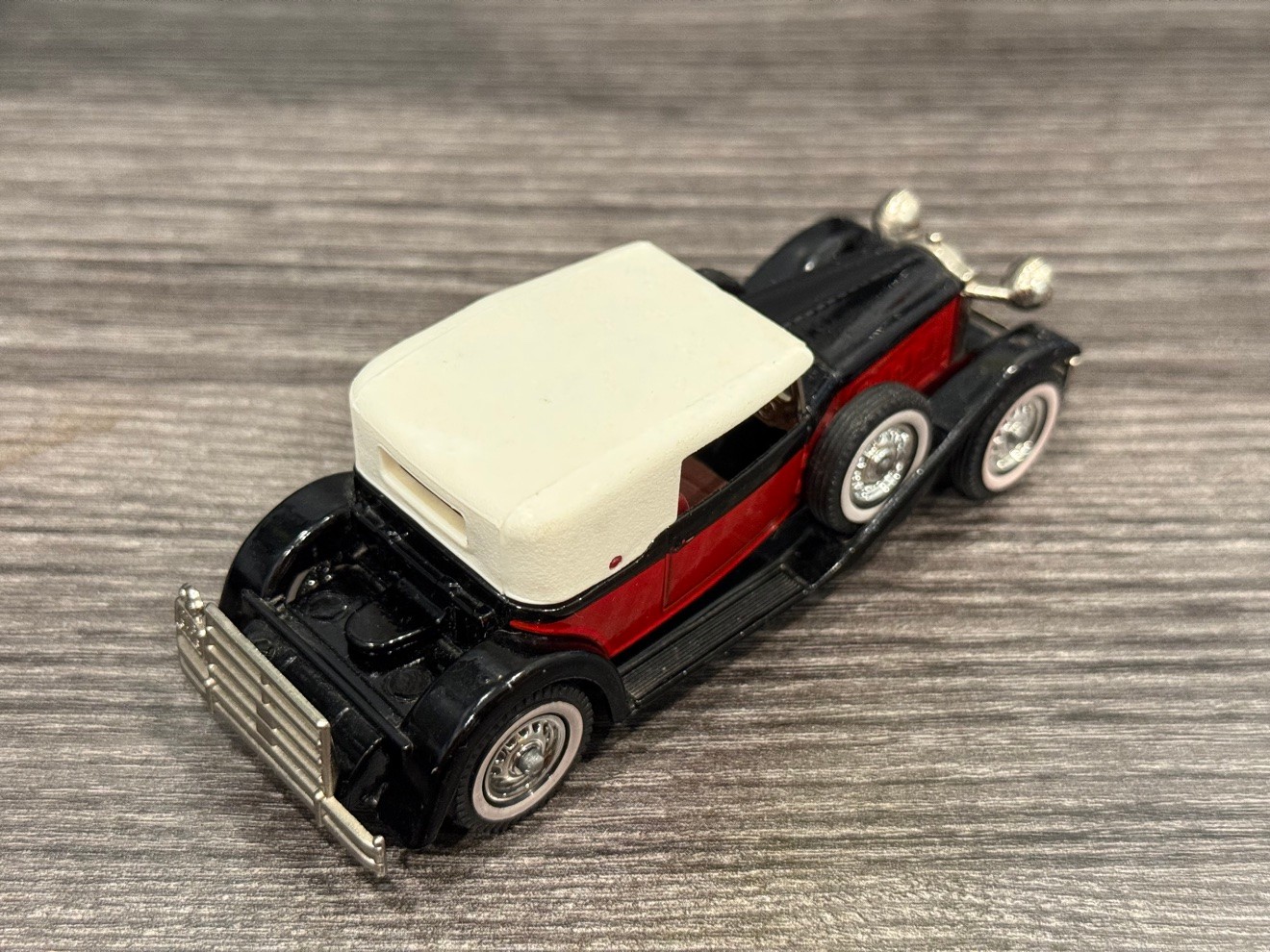 Matchbox Yesteryear Y-15 1930 Packard Victoria - photo 2