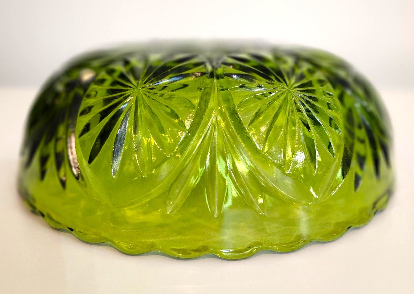 Vintage Anchor Hocking Starburst Medallion Avocado Glass 8" Bowl - photo 4