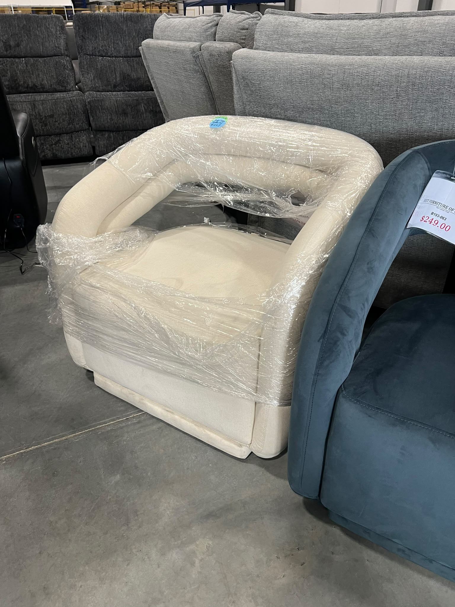 Boucle Barrel Accent Chair $249 🪑 Brand New - photo 3
