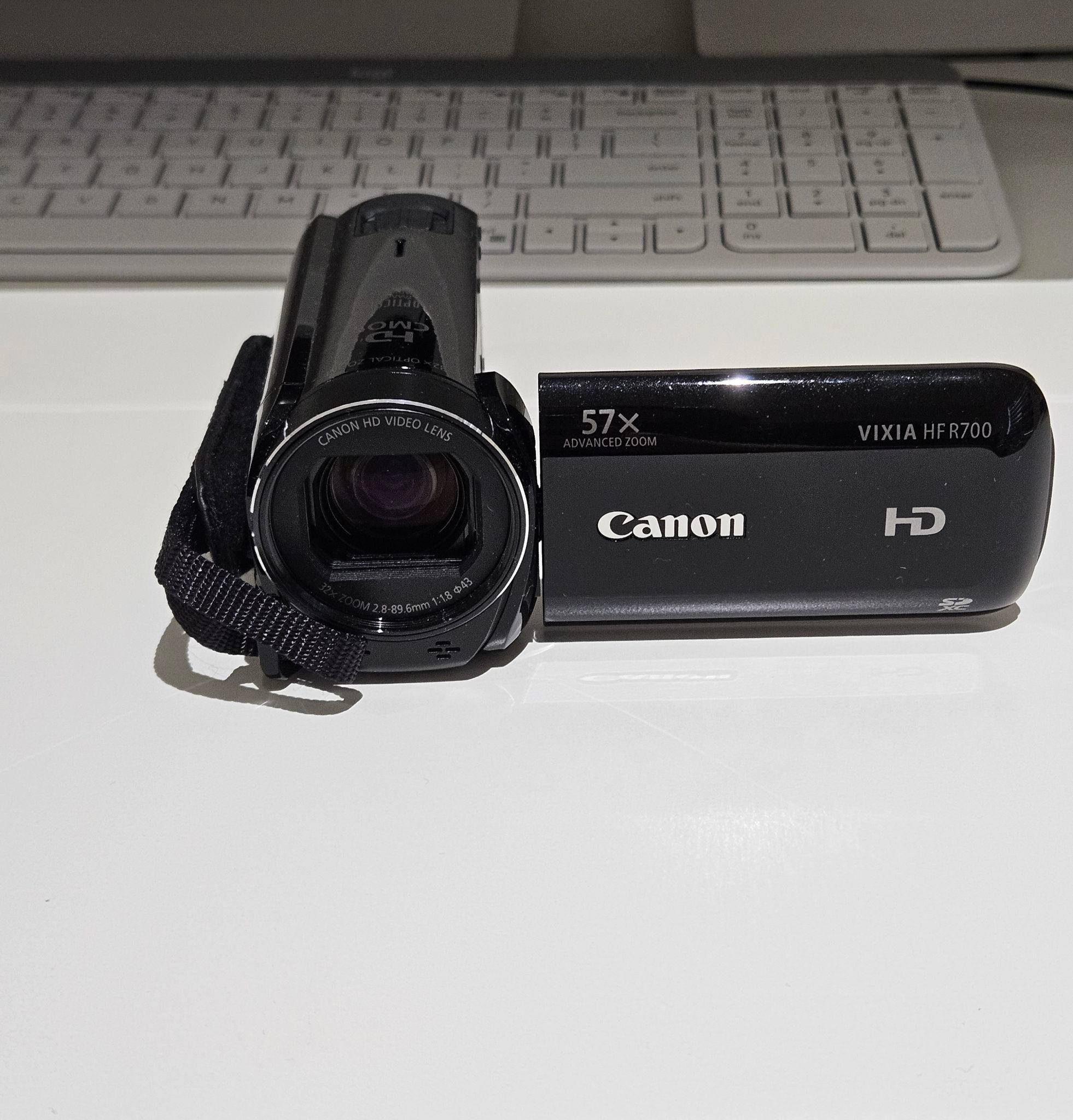Canon VIXIA HF R700