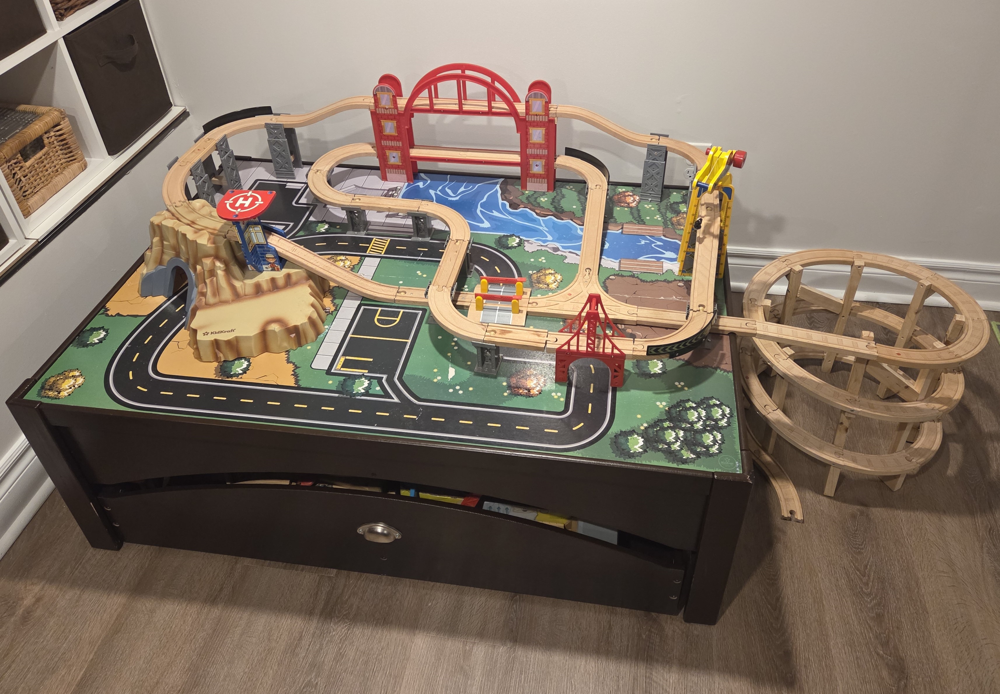 Train Table Set + BONUS Thomas & Friends items